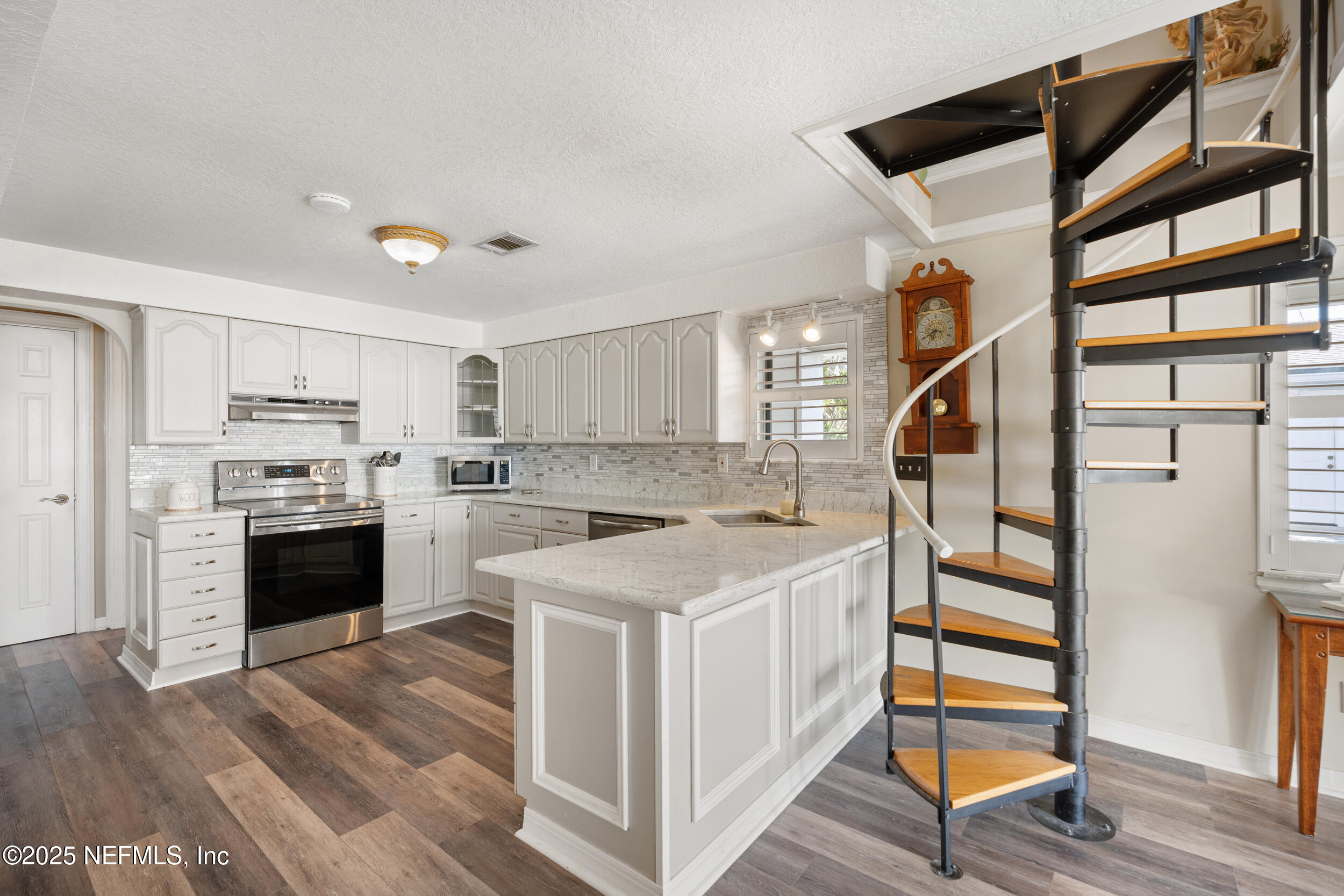 8978 HECKSCHER Drive