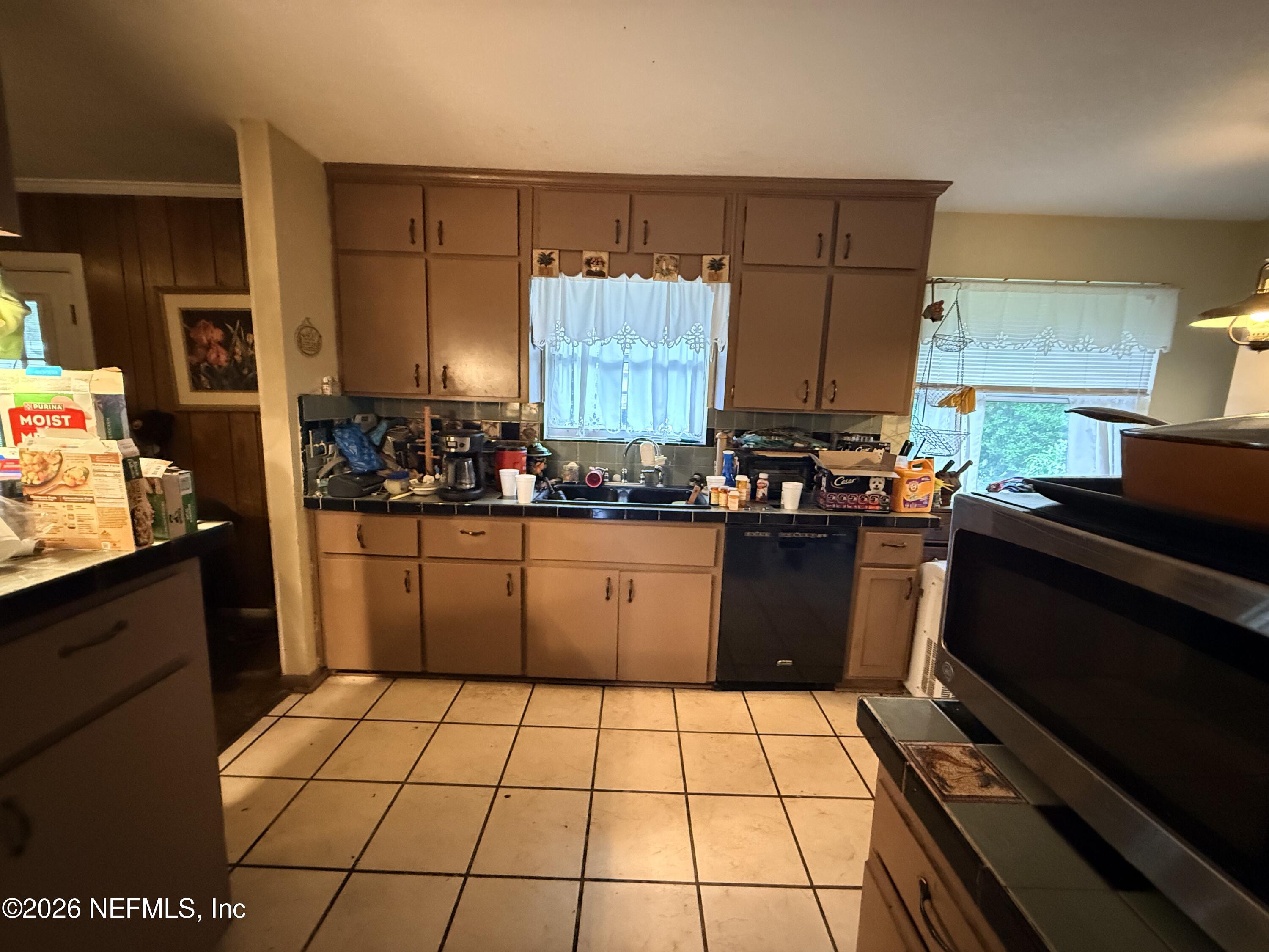 1610 HOLLY OAKS LAKE Road E