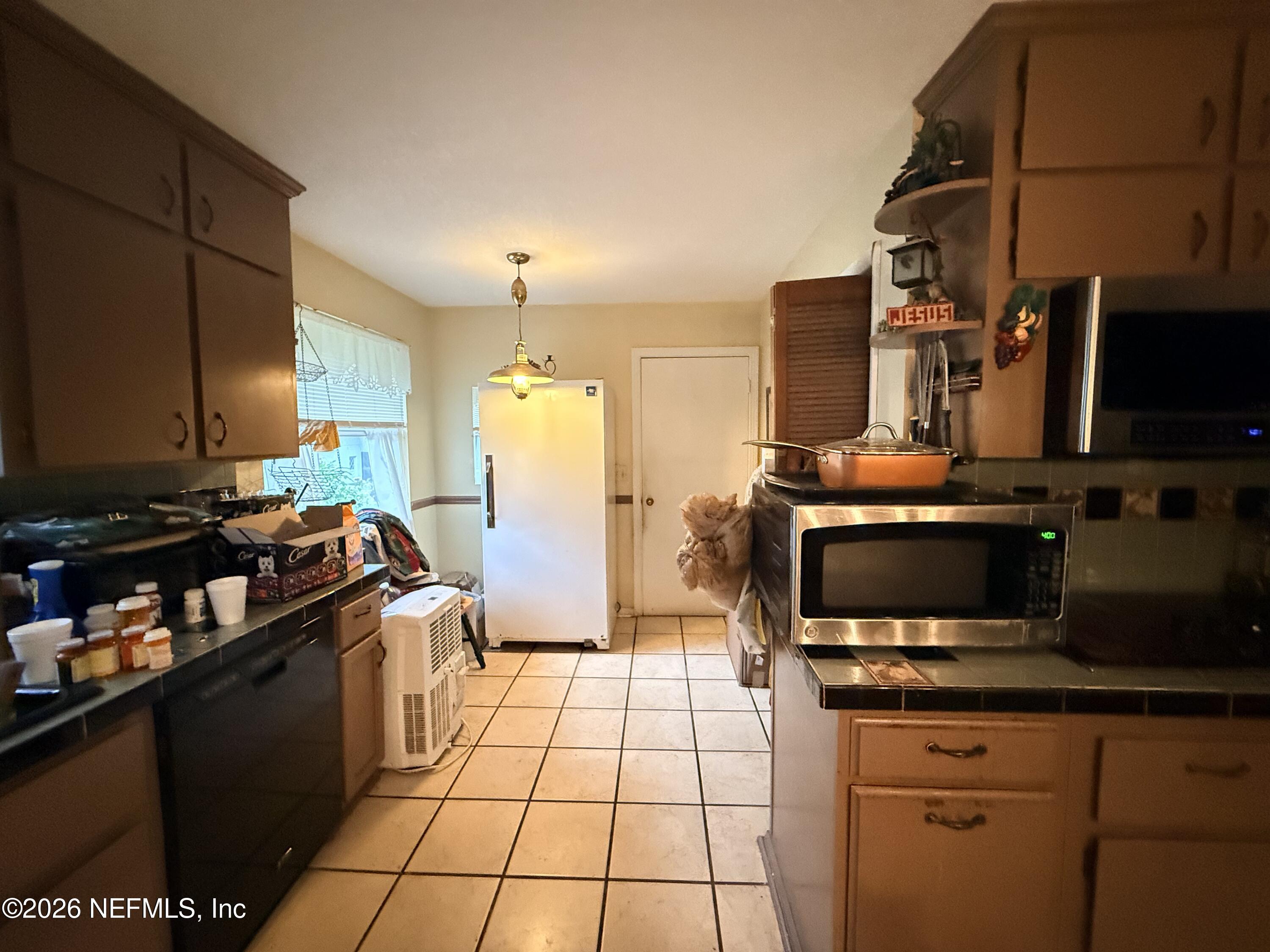 1610 HOLLY OAKS LAKE Road E