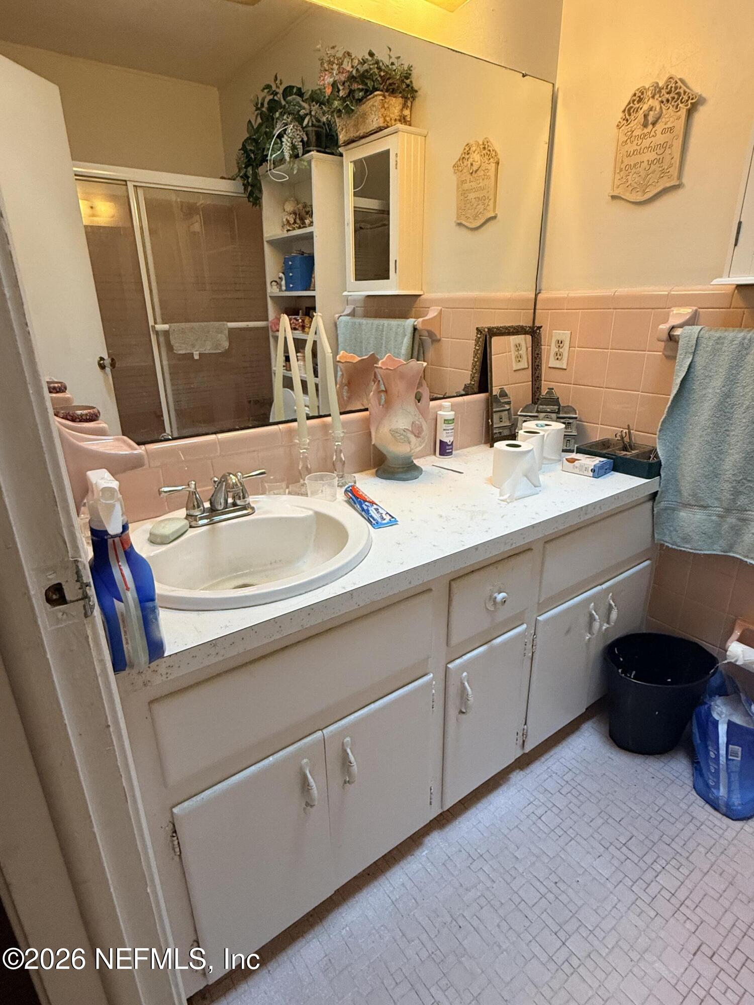 1610 HOLLY OAKS LAKE Road E