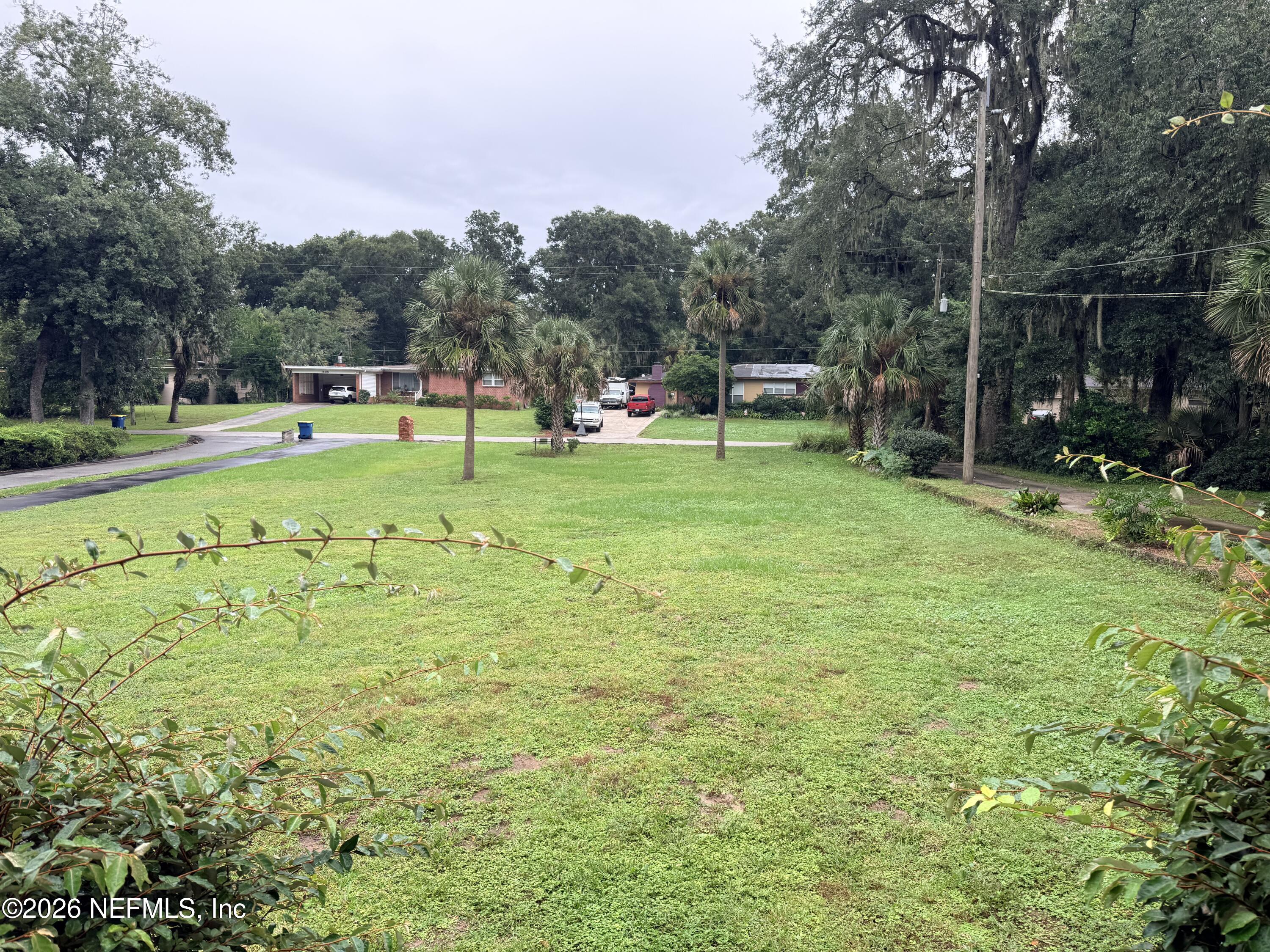 1610 HOLLY OAKS LAKE Road E