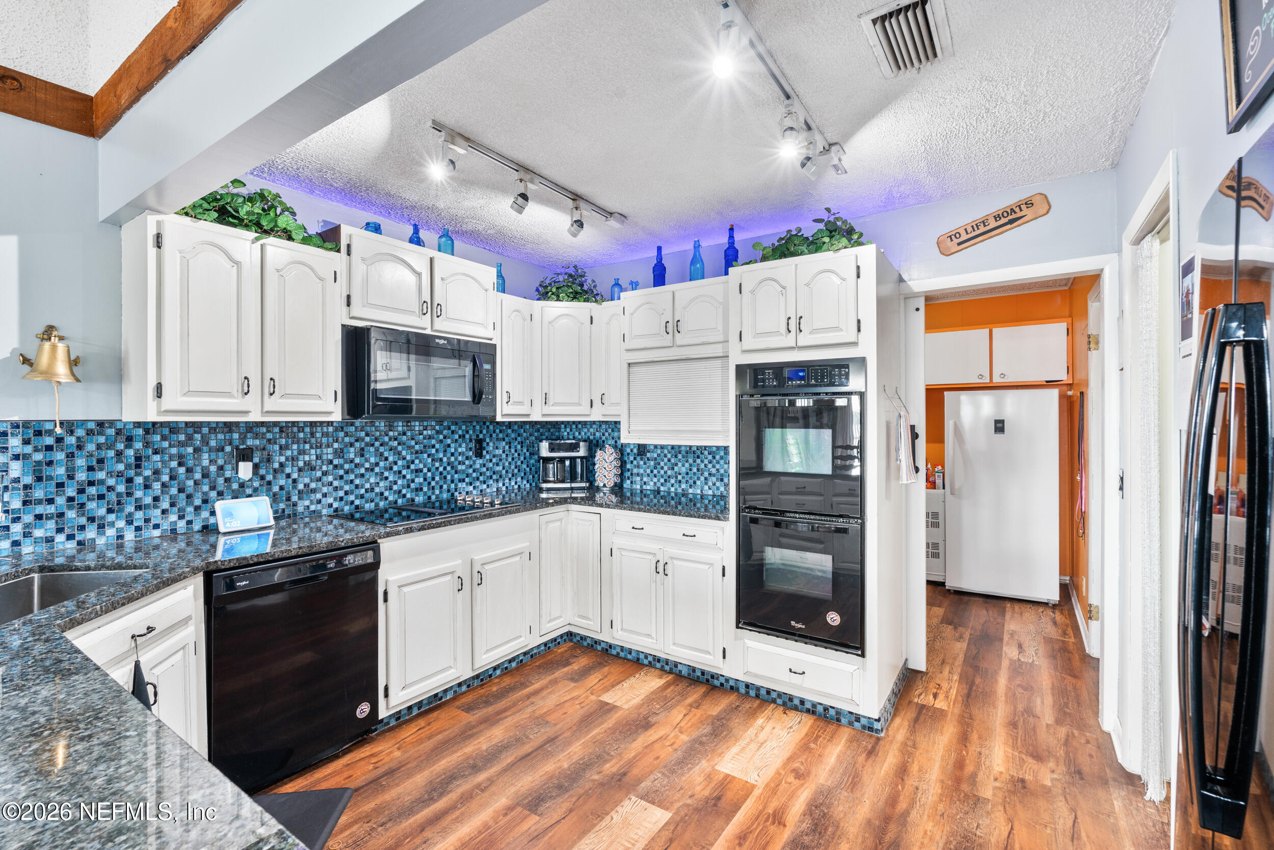 5992 HECKSCHER Drive