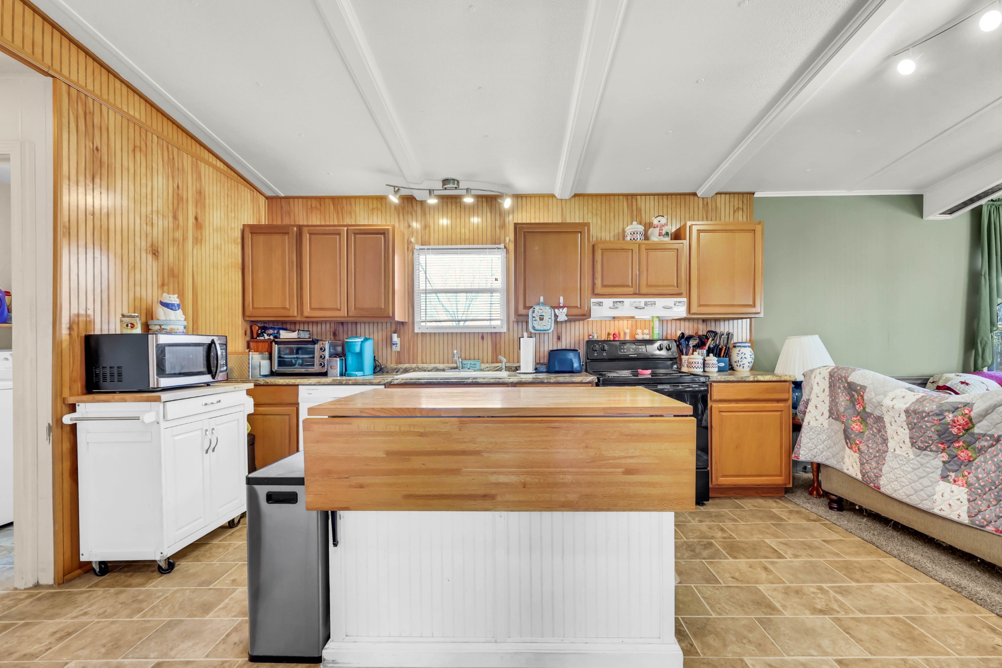 1765 Woolworth Rd
