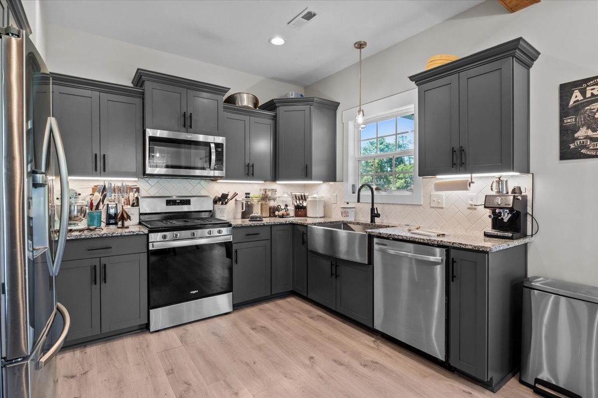 180 Alonzo Pl