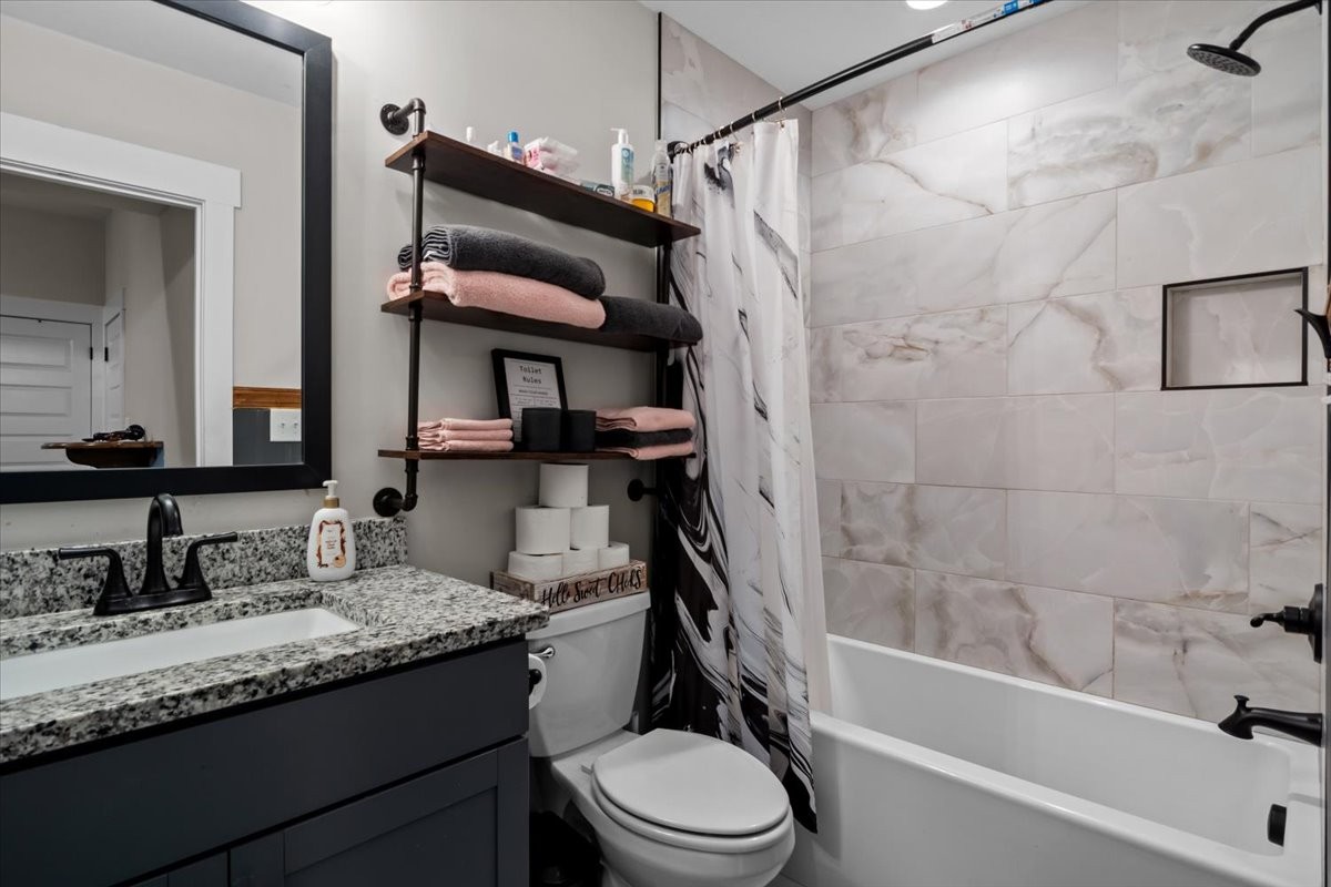 180 Alonzo Pl