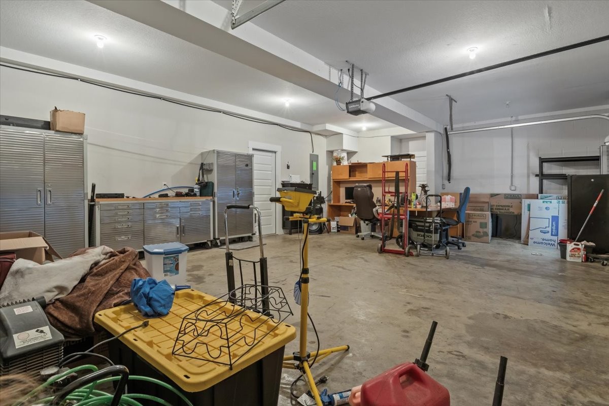 180 Alonzo Pl