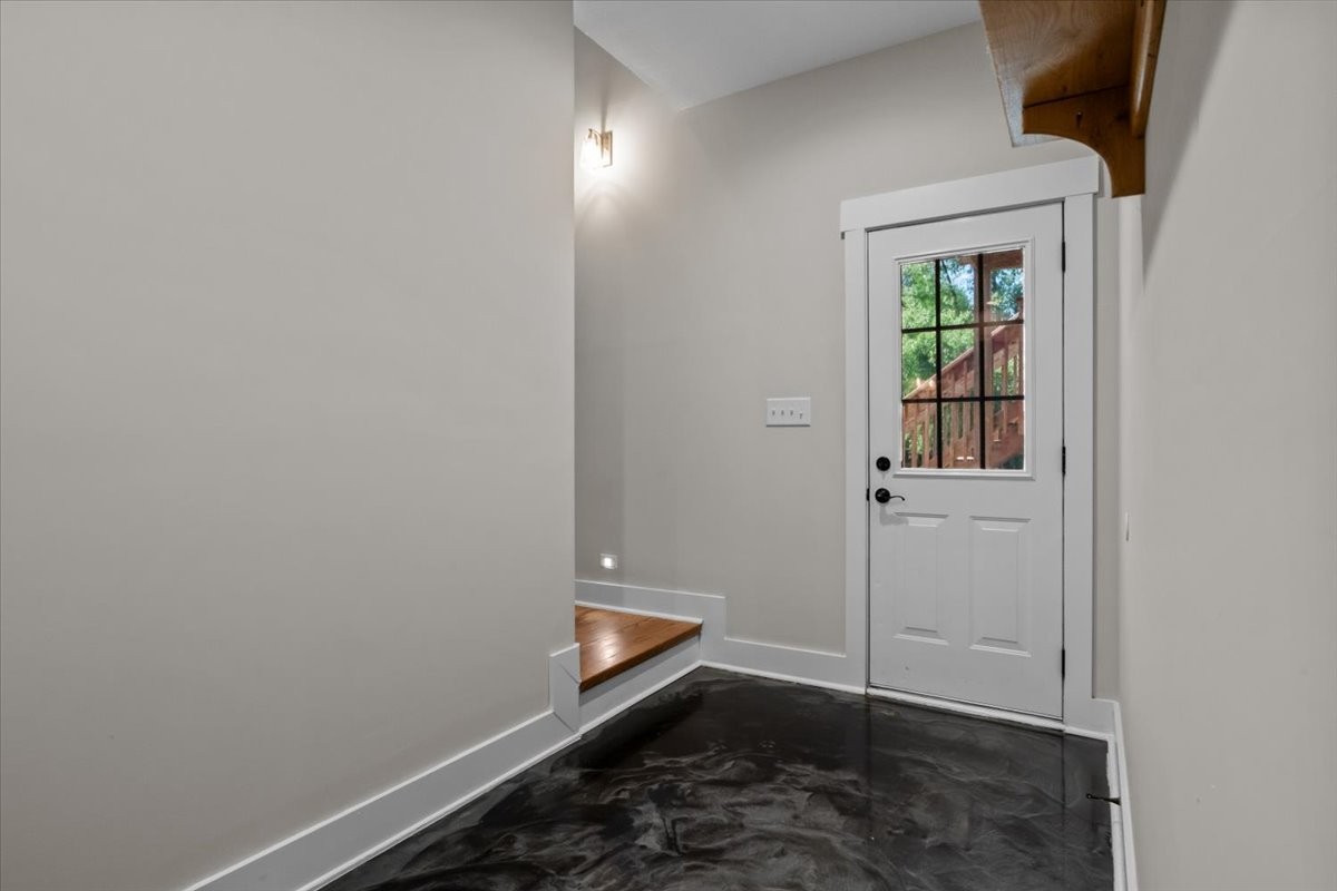 180 Alonzo Pl