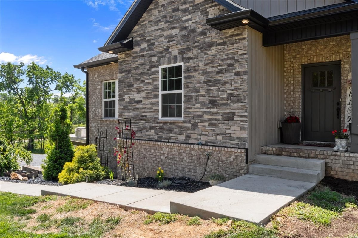 180 Alonzo Pl