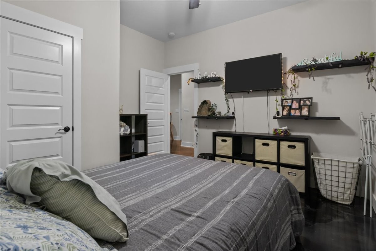 180 Alonzo Pl