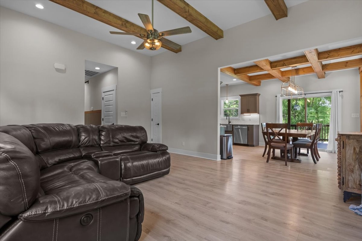 180 Alonzo Pl