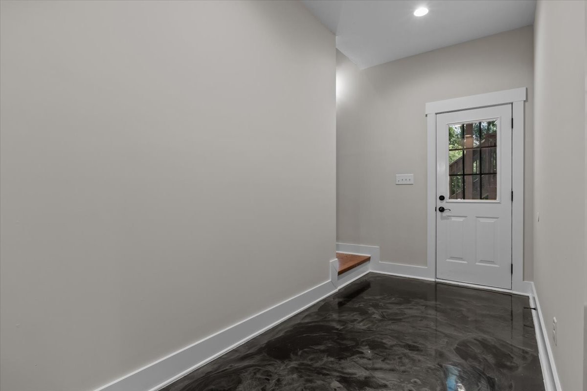 180 Alonzo Pl