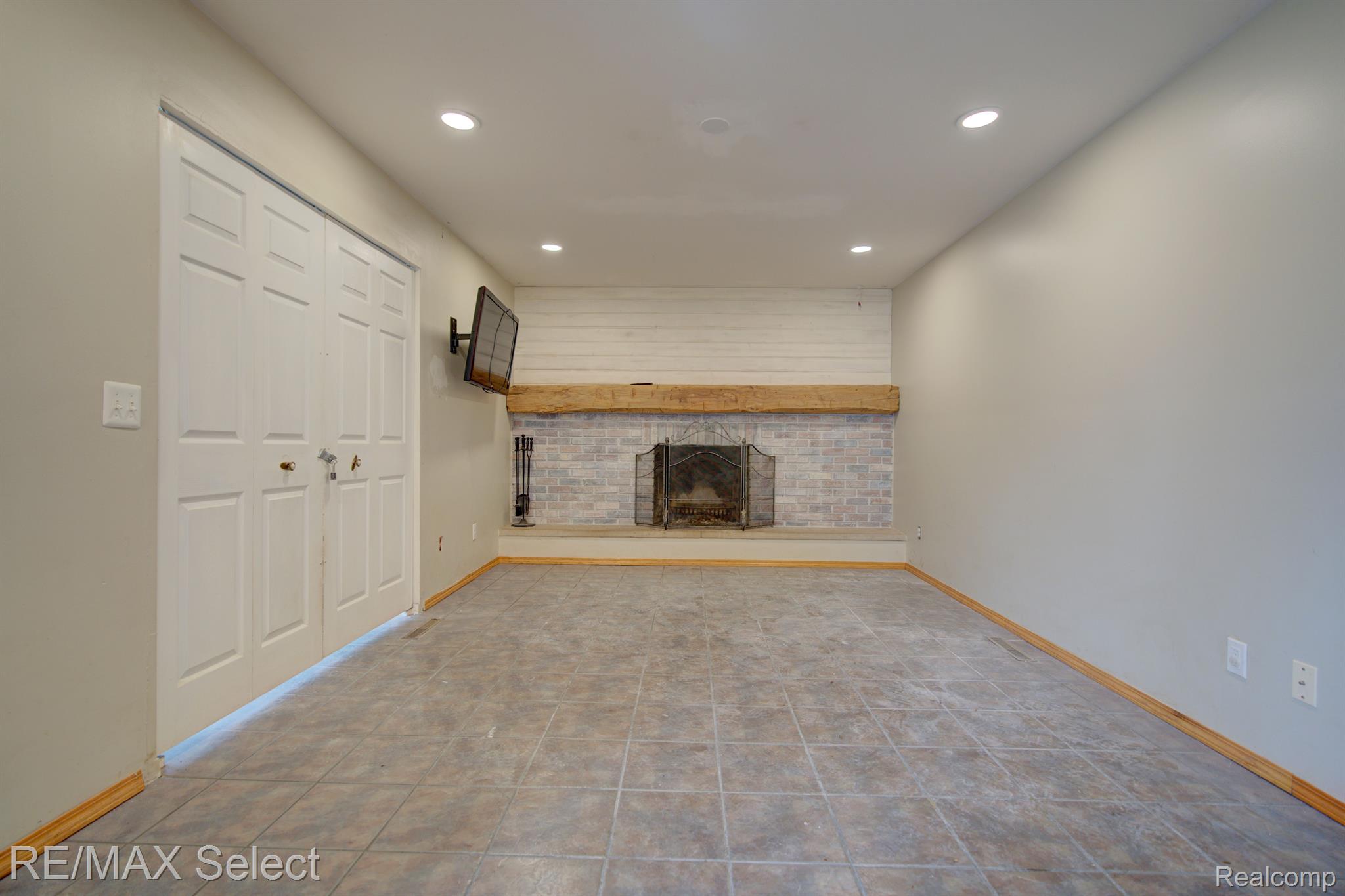 9214 WASHBURN Road