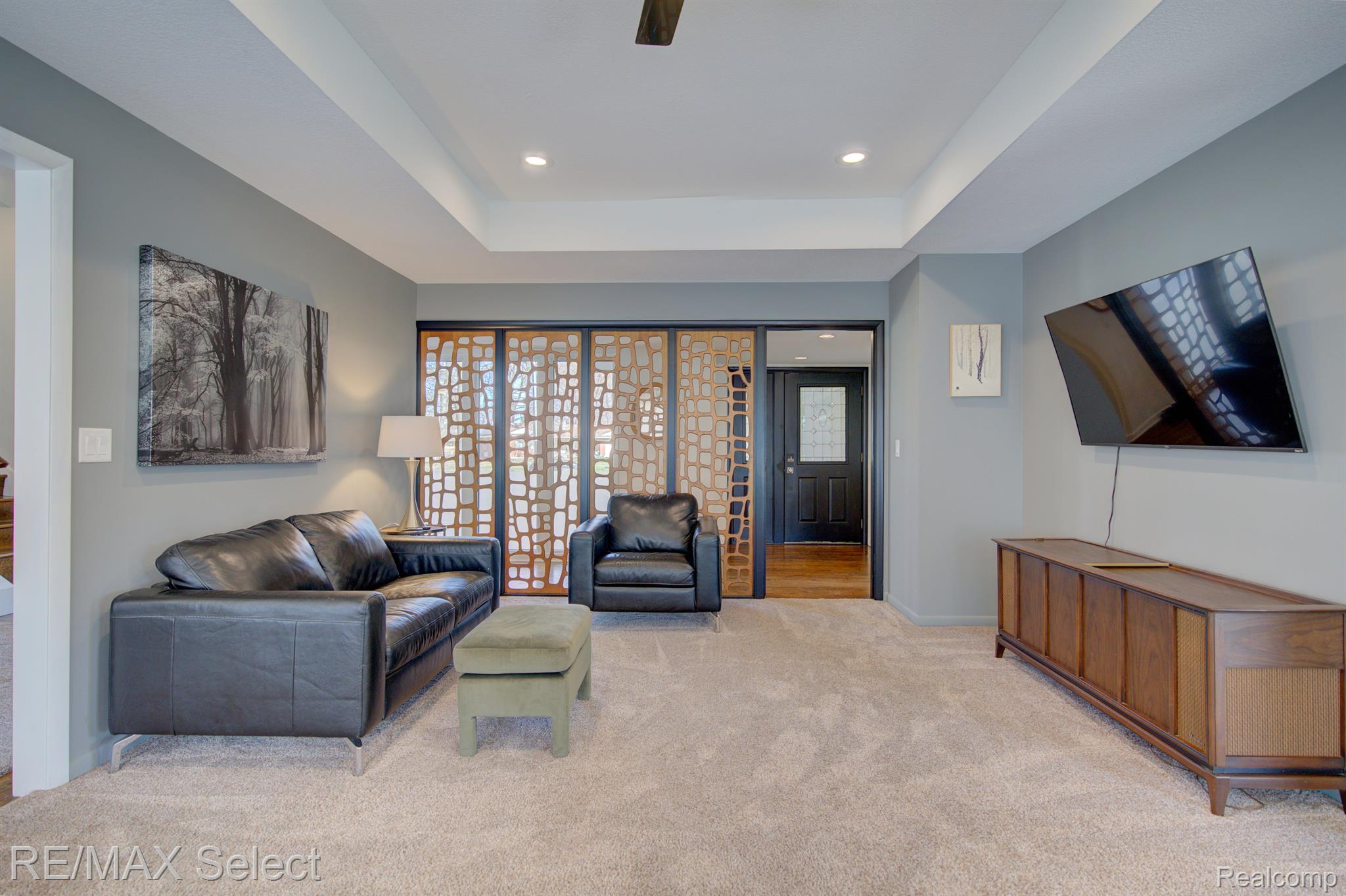 2151 CRESTLINE Drive