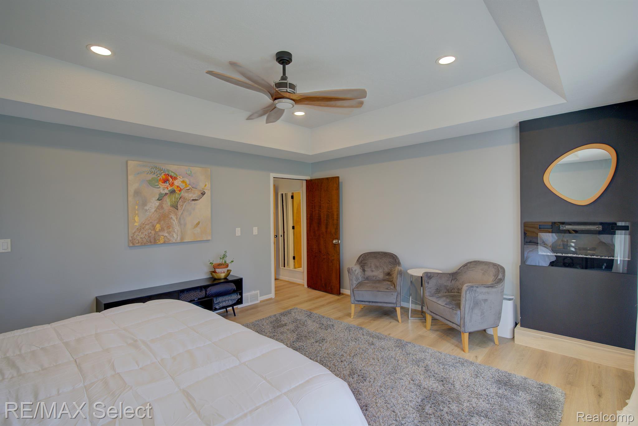 2151 CRESTLINE Drive