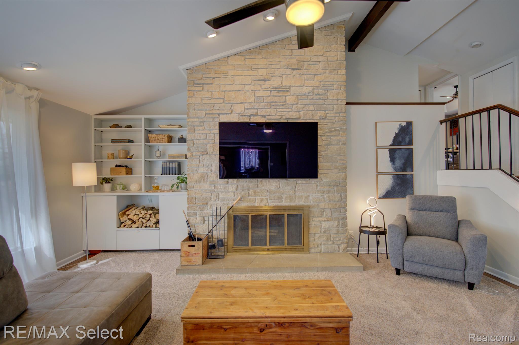 2151 CRESTLINE Drive