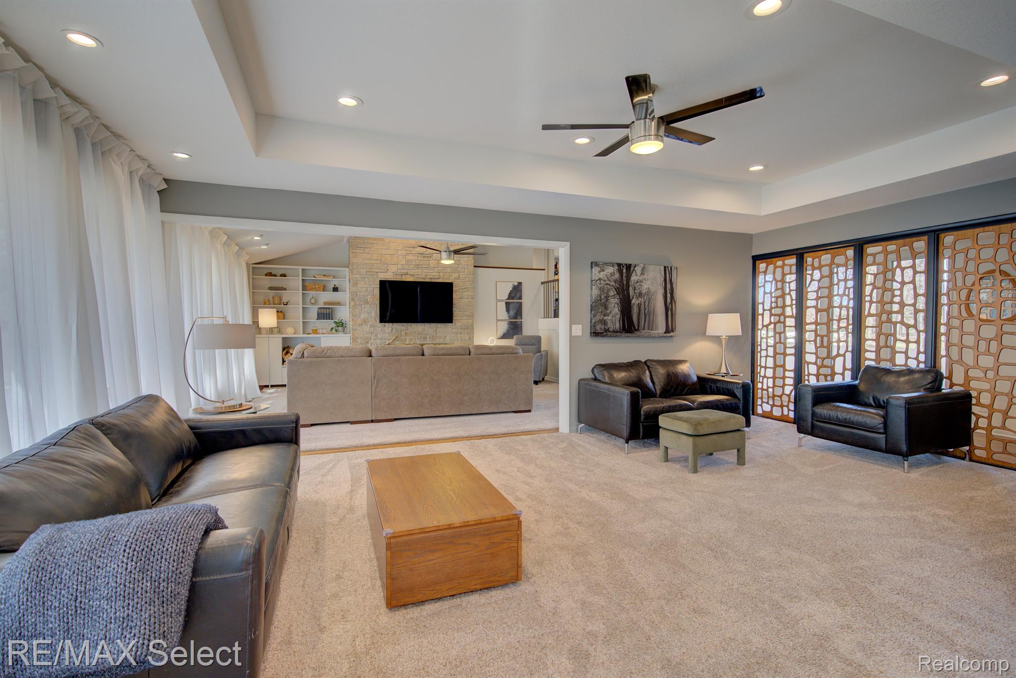 2151 CRESTLINE Drive
