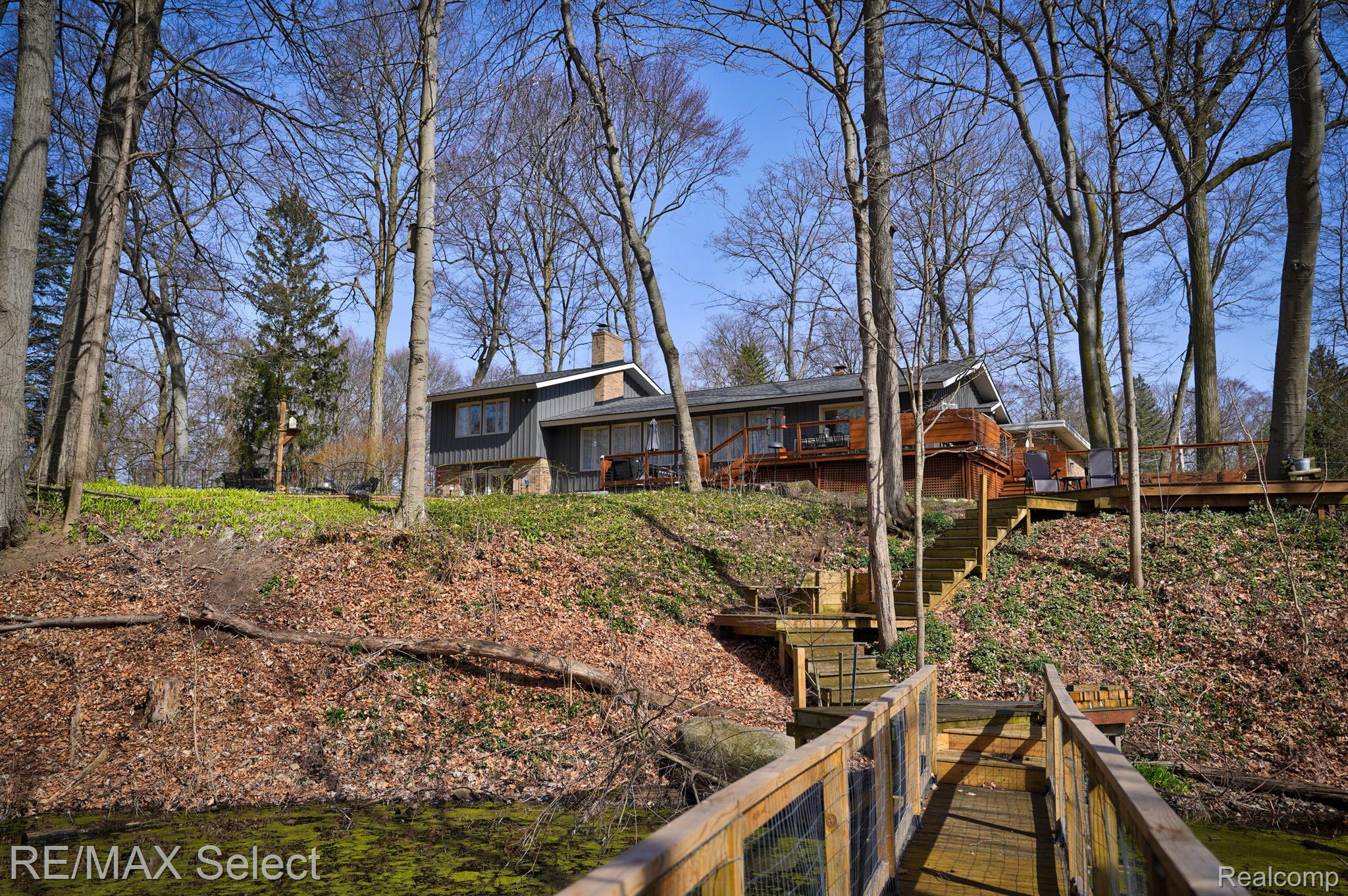 2151 CRESTLINE Drive