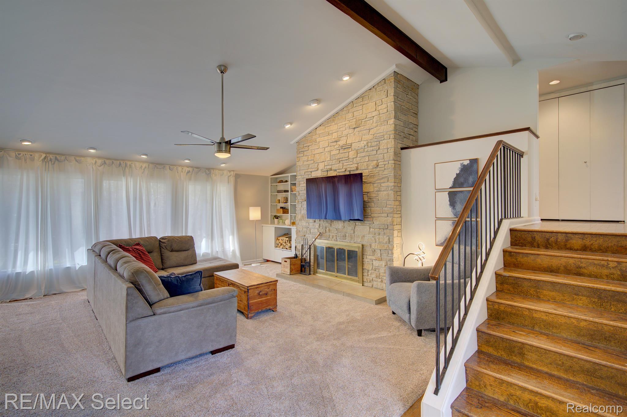 2151 CRESTLINE Drive