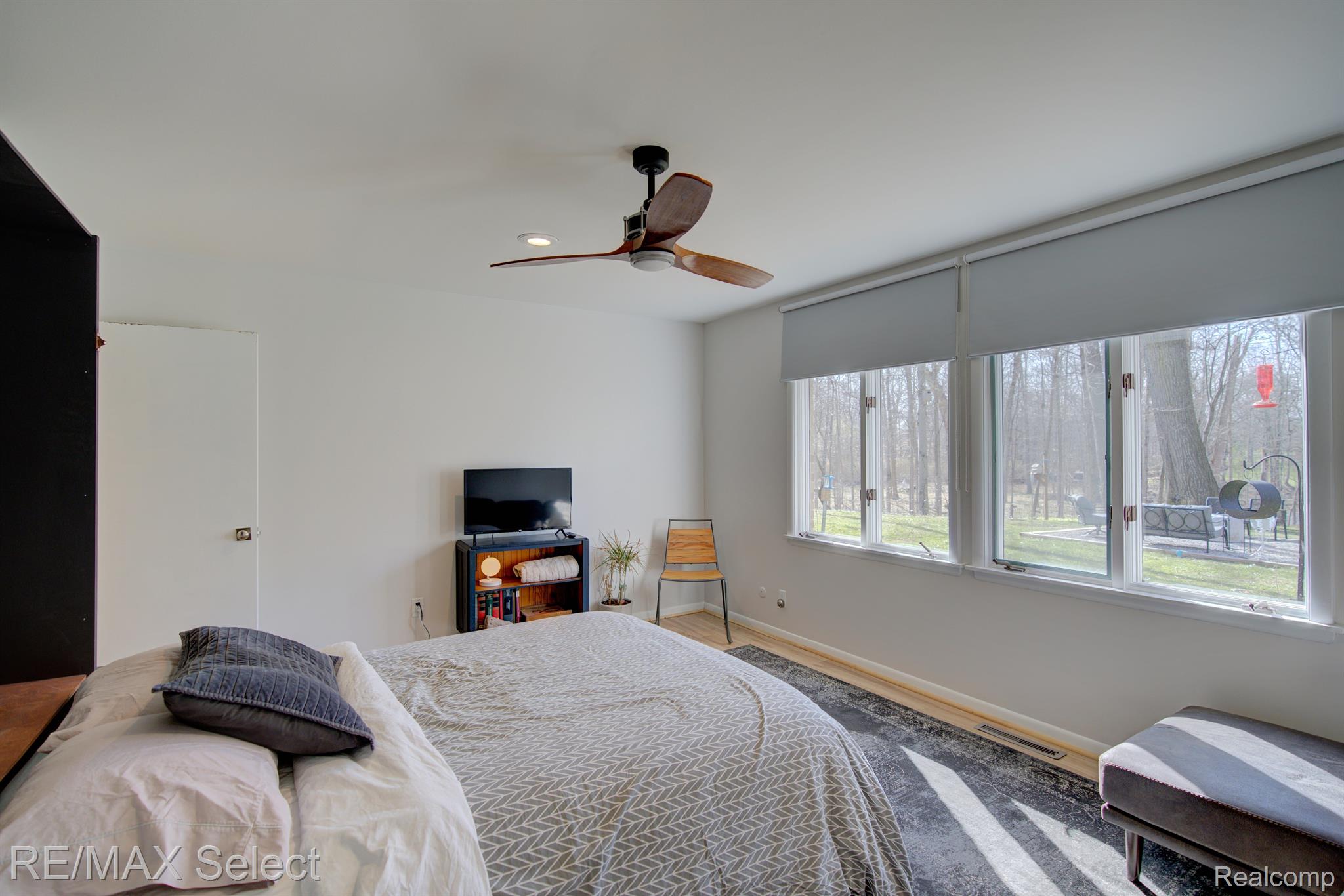 2151 CRESTLINE Drive