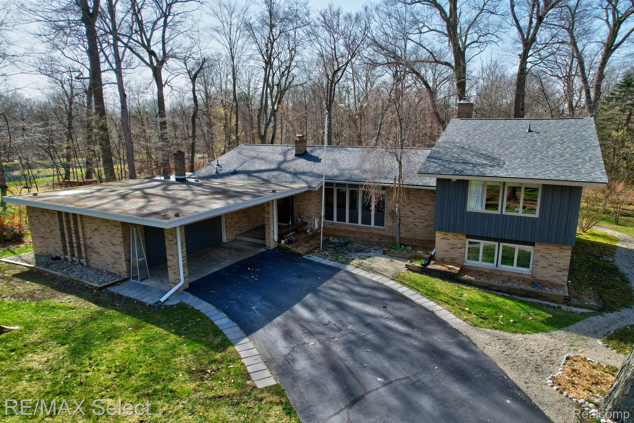 2151 CRESTLINE Drive