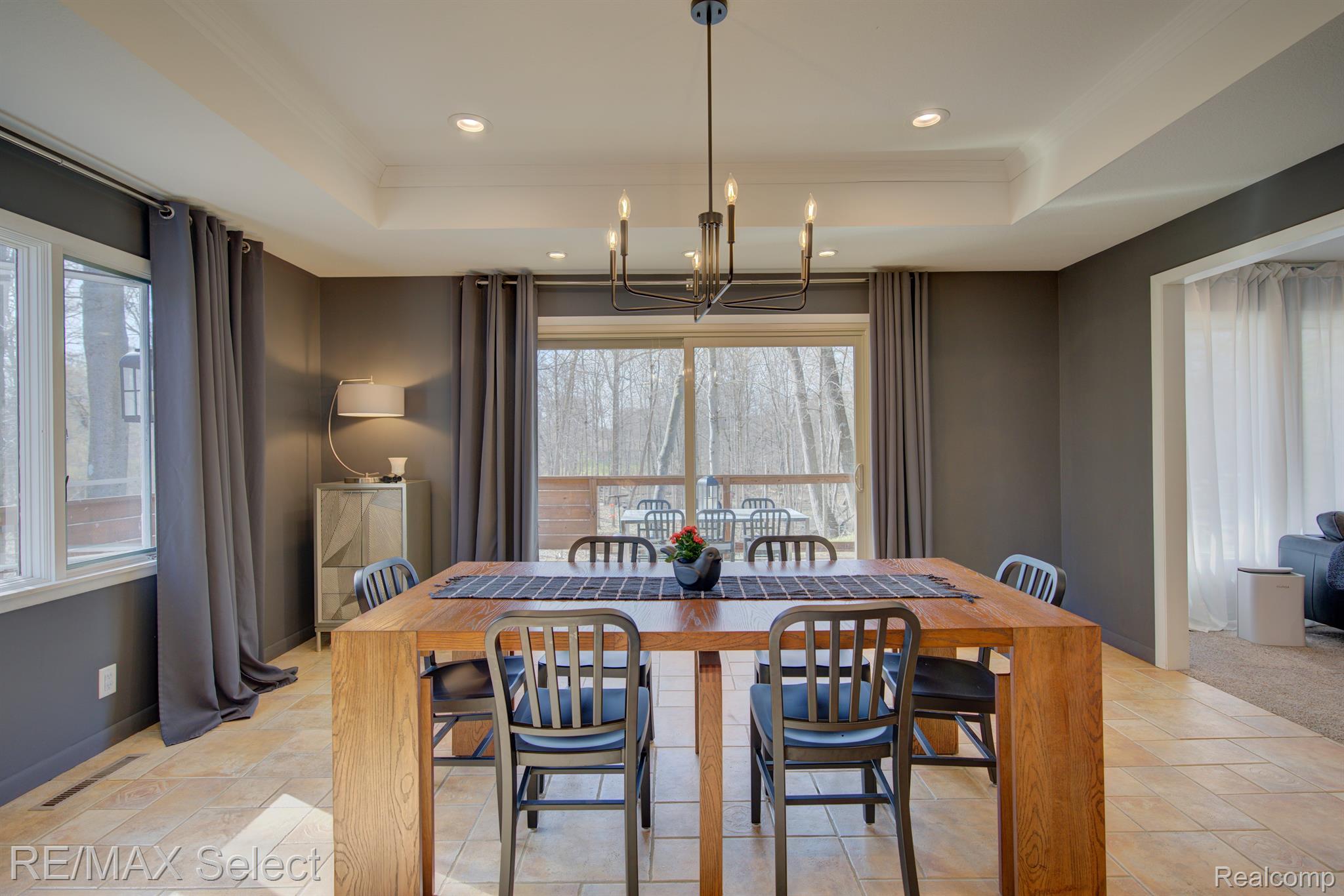 2151 CRESTLINE Drive