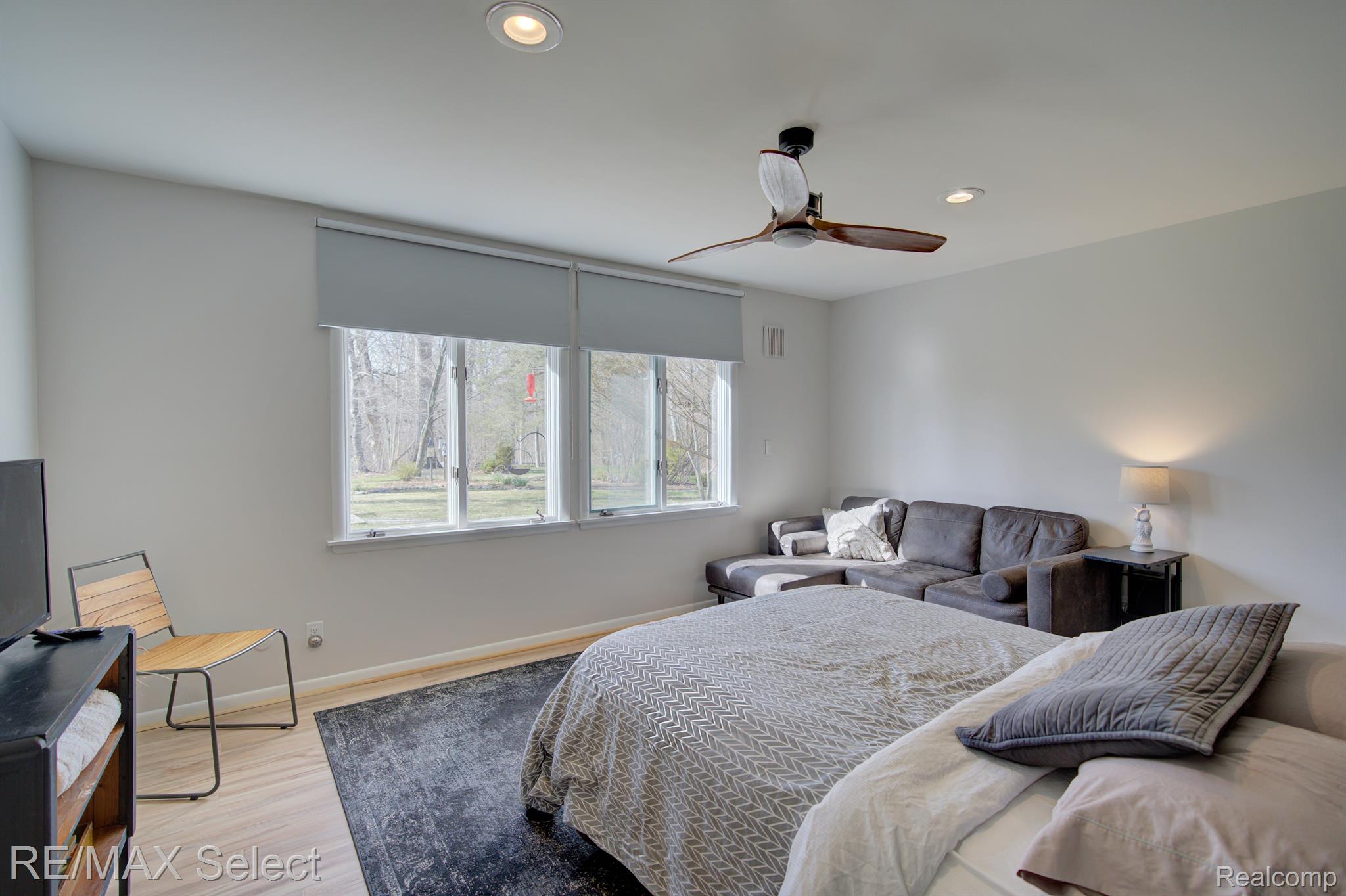 2151 CRESTLINE Drive