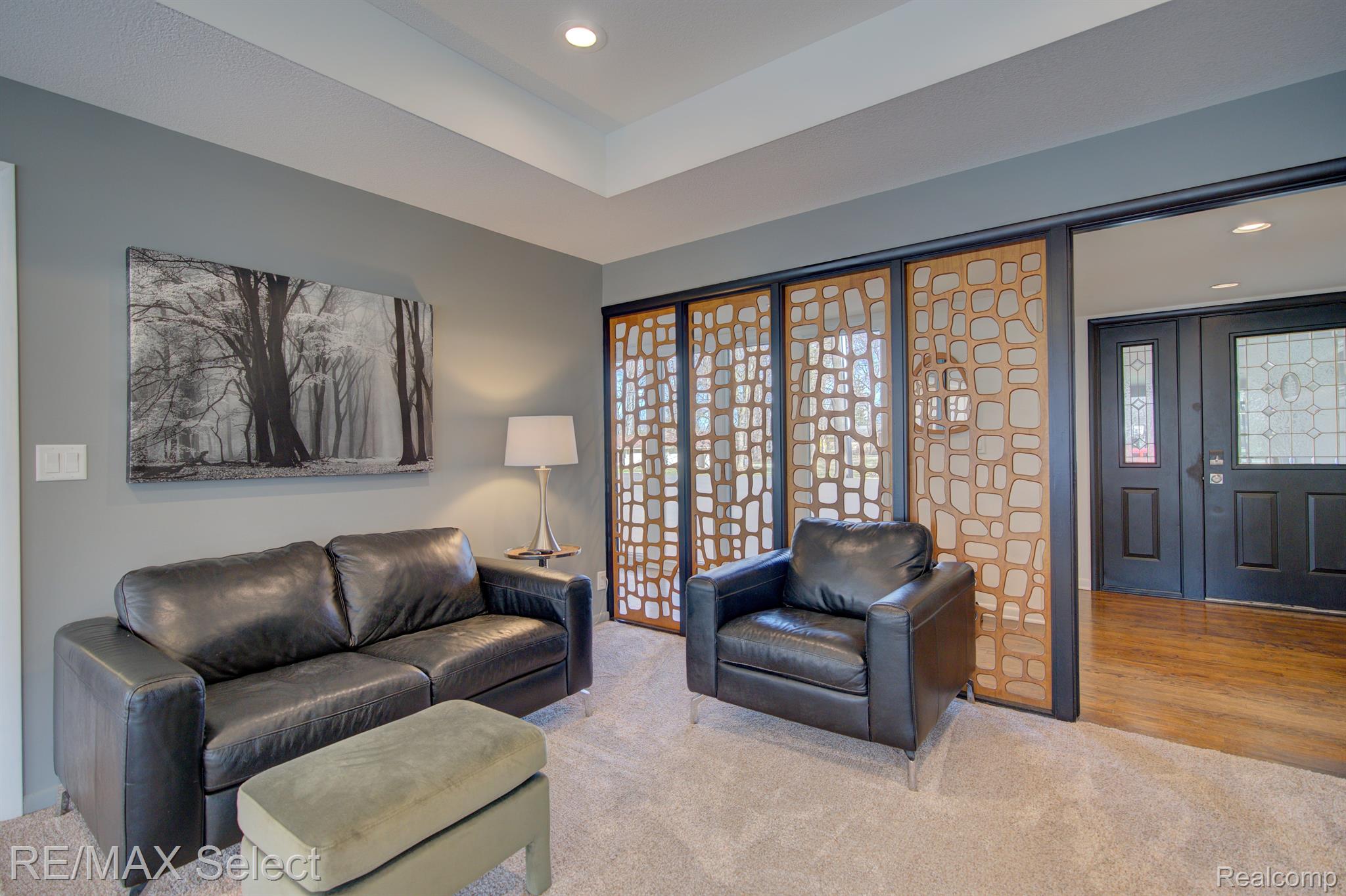 2151 CRESTLINE Drive