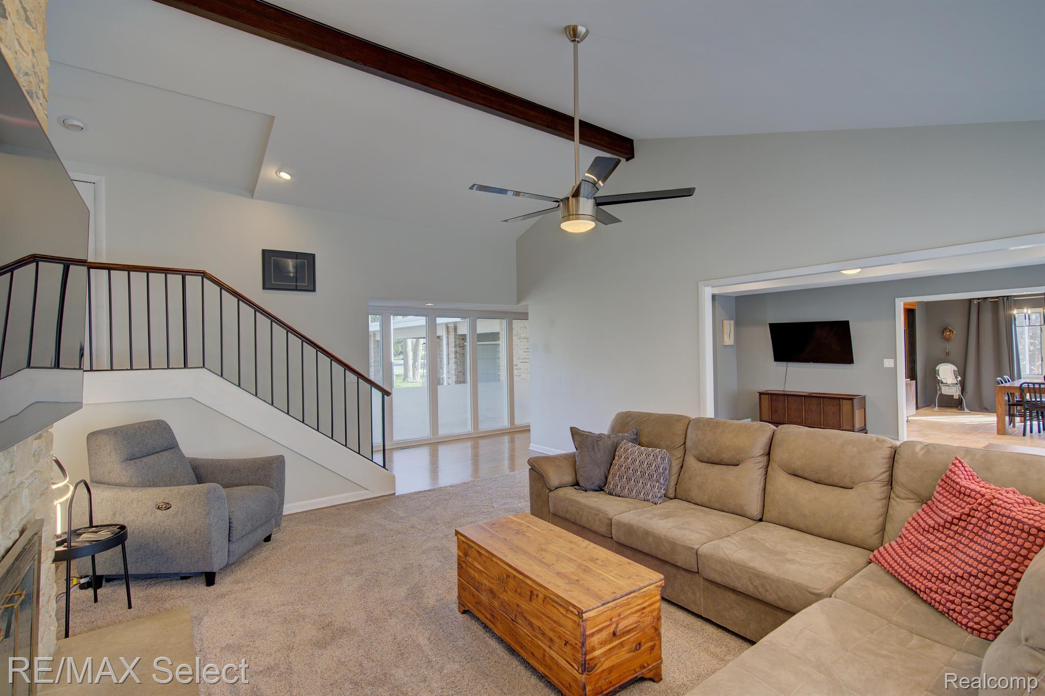2151 CRESTLINE Drive