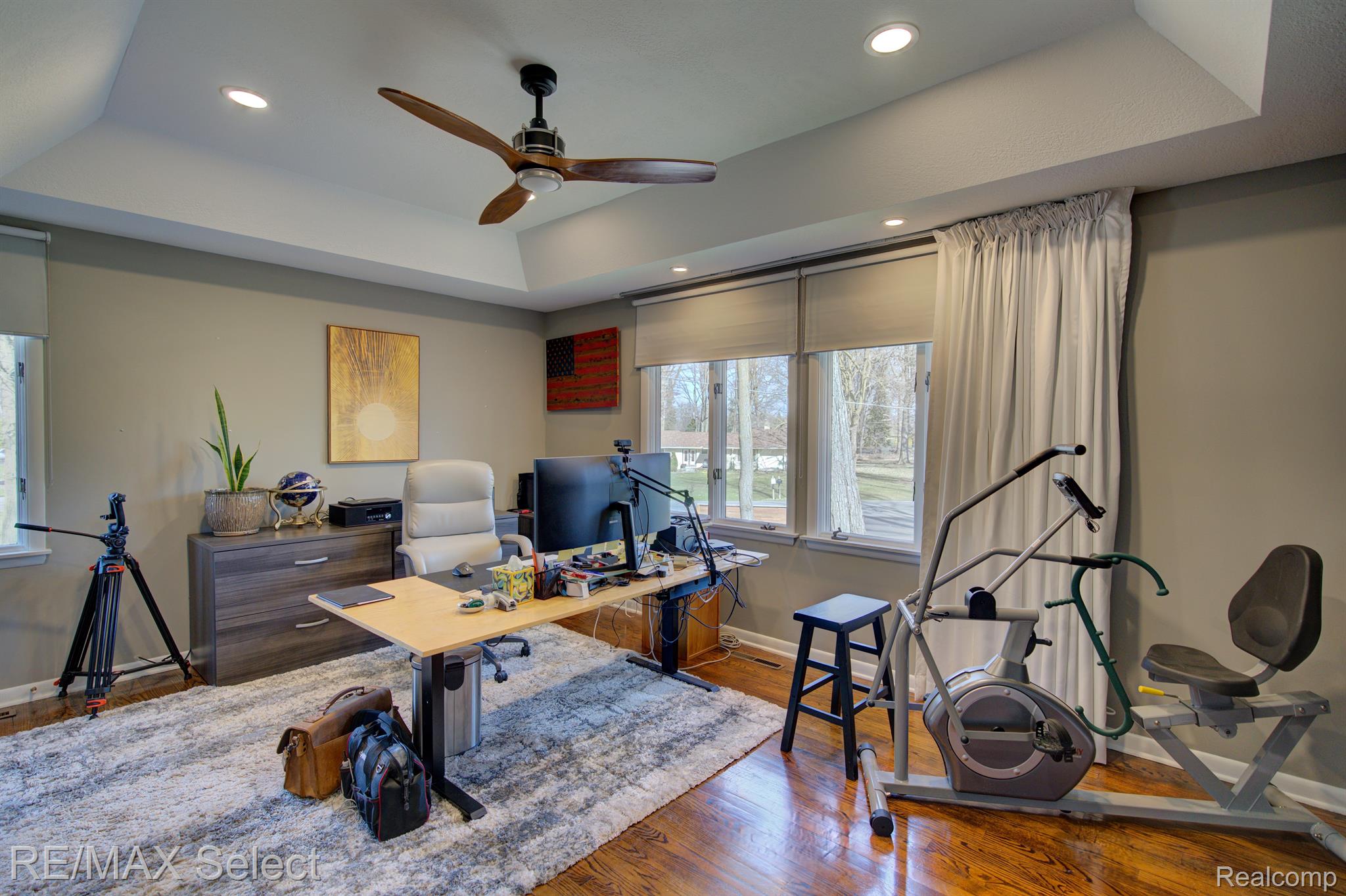 2151 CRESTLINE Drive