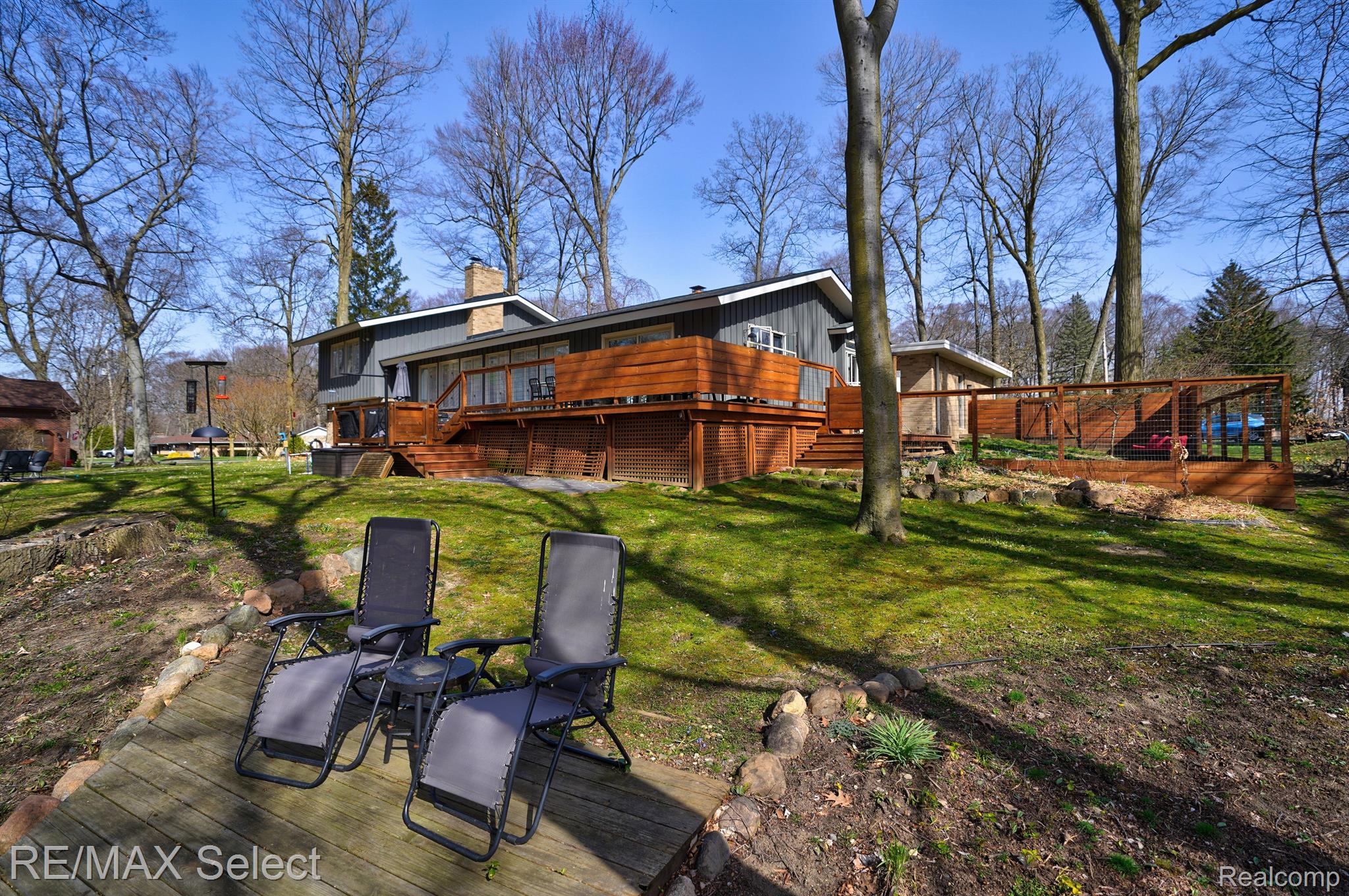 2151 CRESTLINE Drive