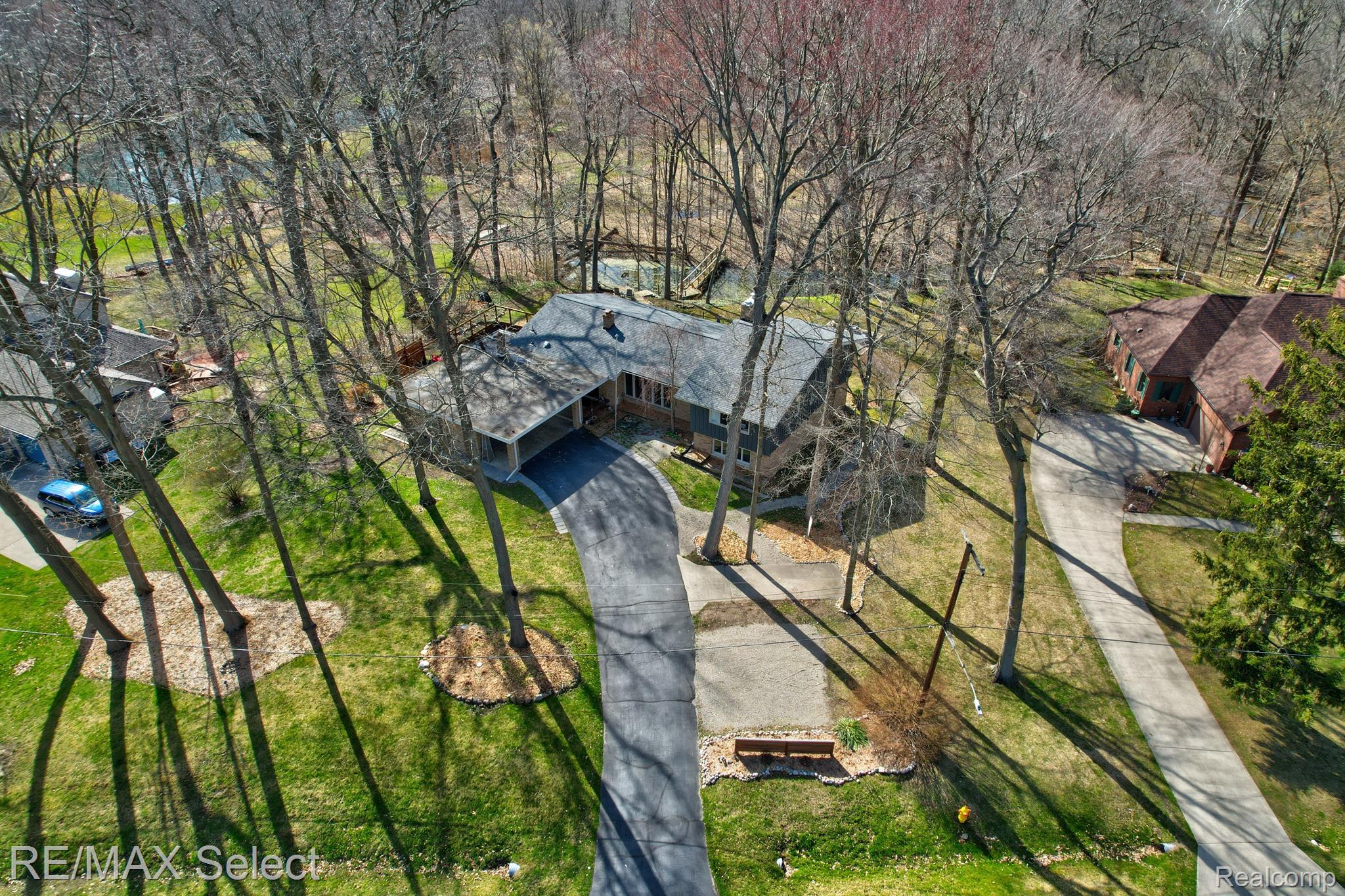 2151 CRESTLINE Drive