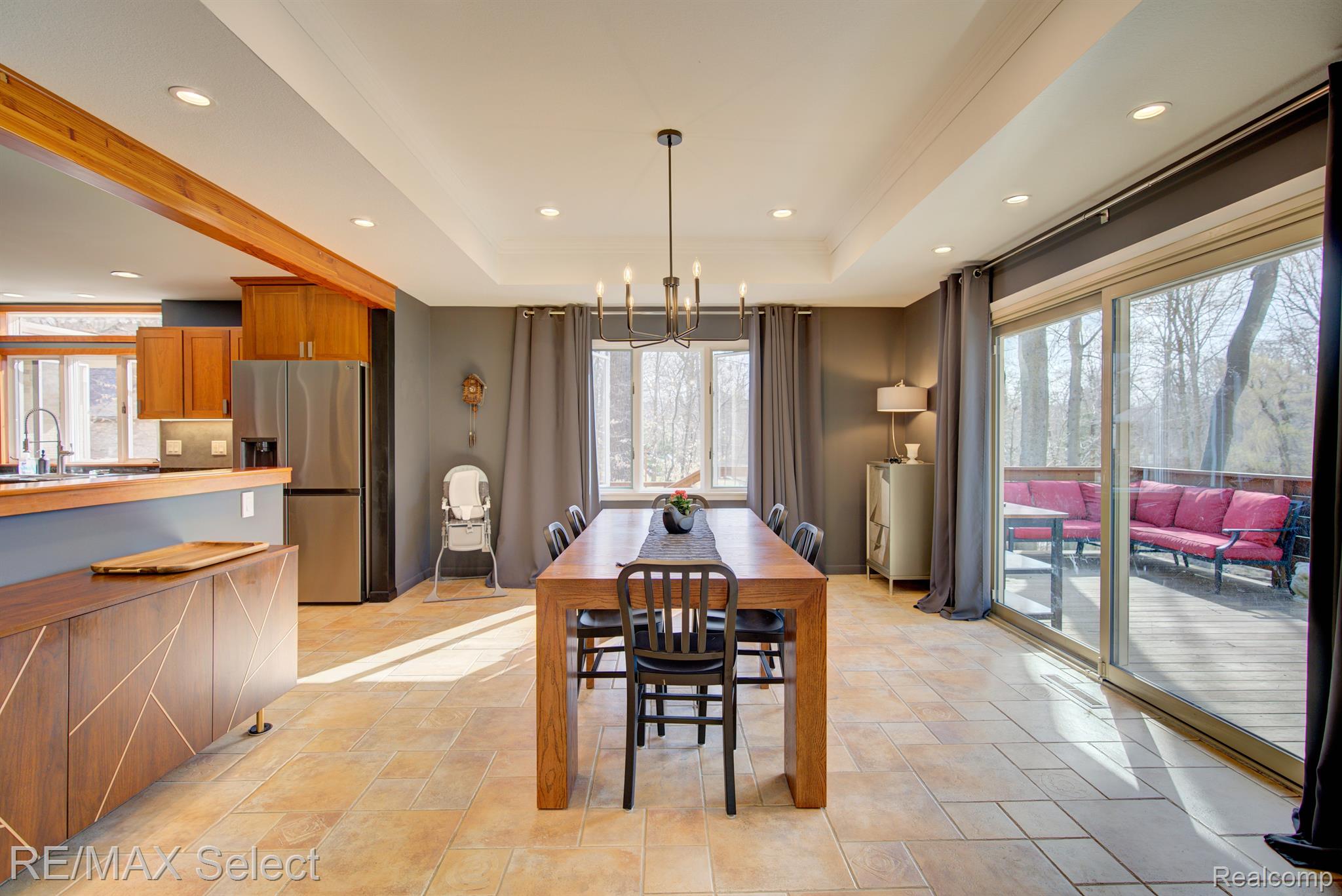 2151 CRESTLINE Drive