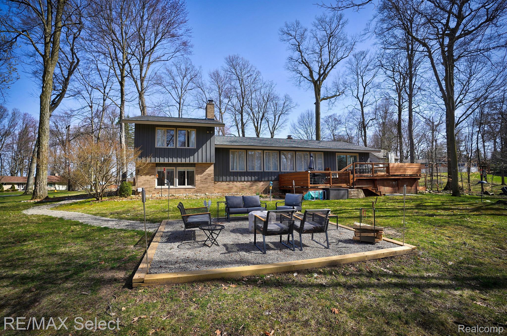 2151 CRESTLINE Drive