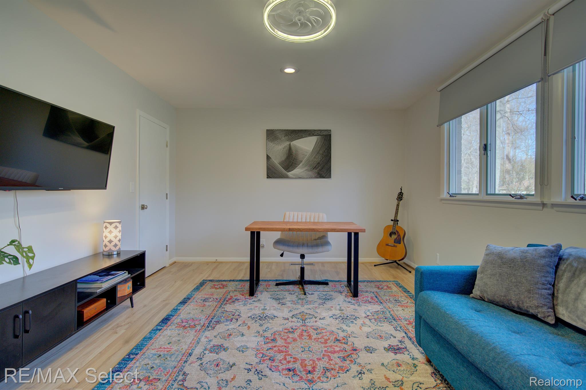 2151 CRESTLINE Drive