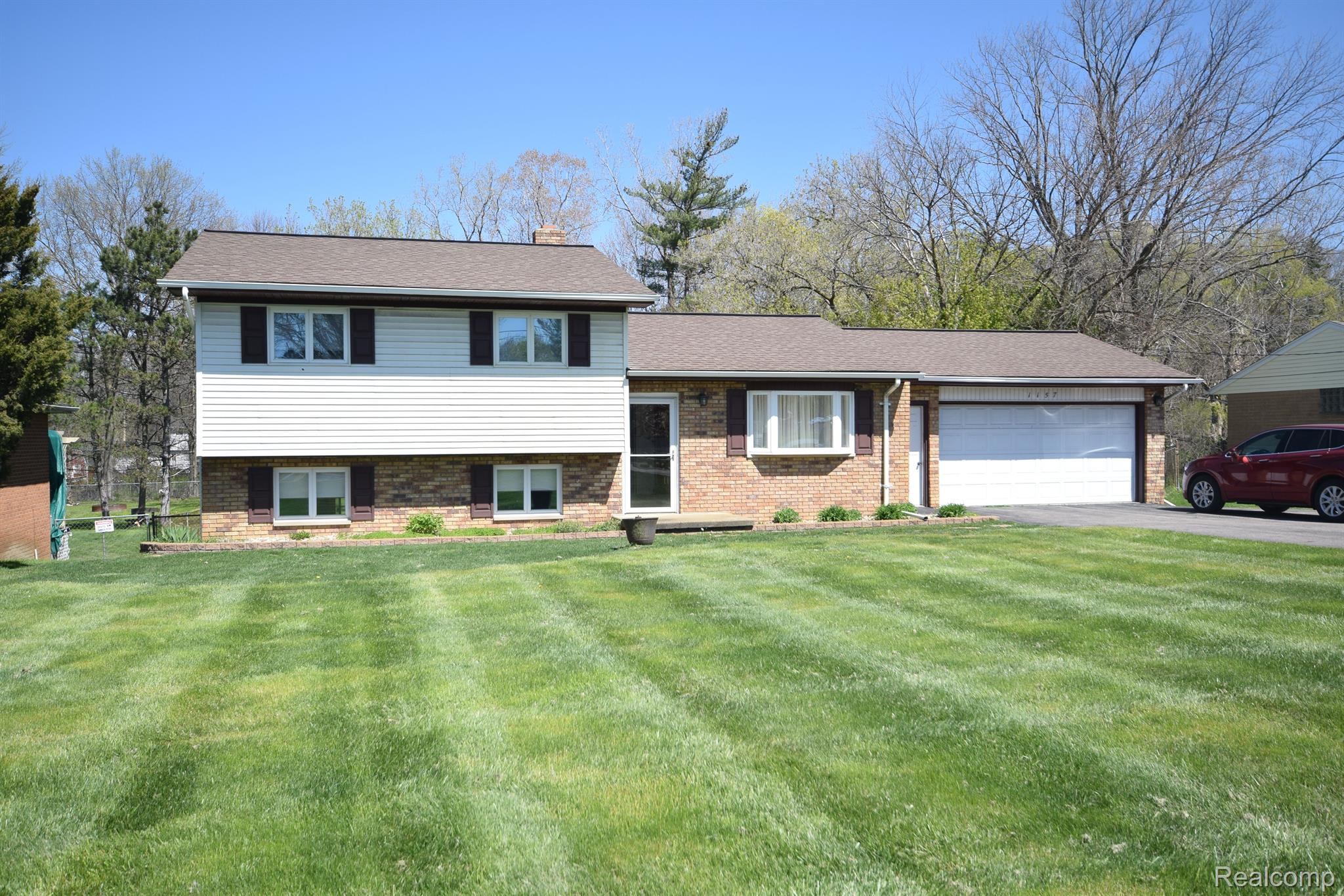 1157 E HILL Road