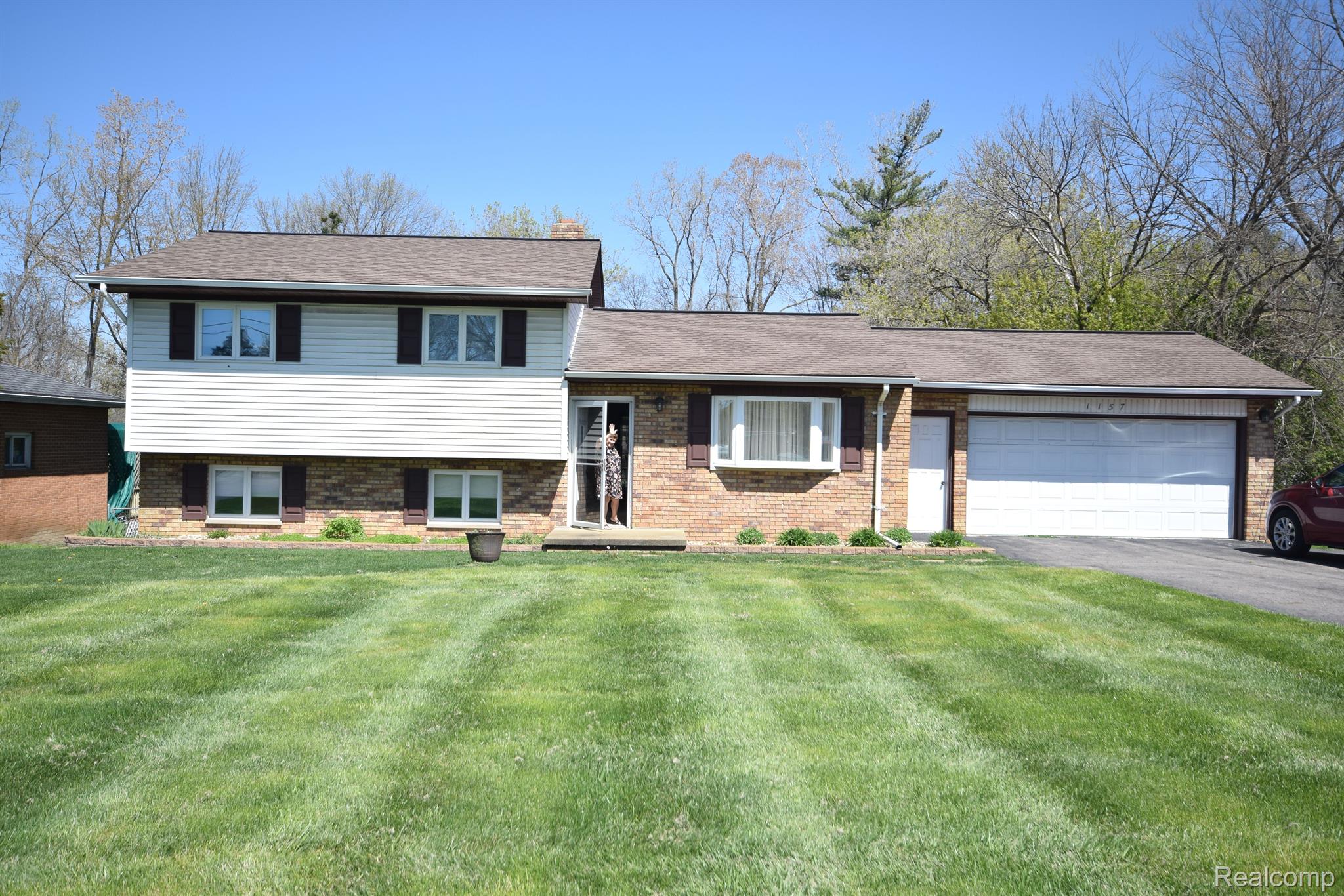 1157 E HILL Road
