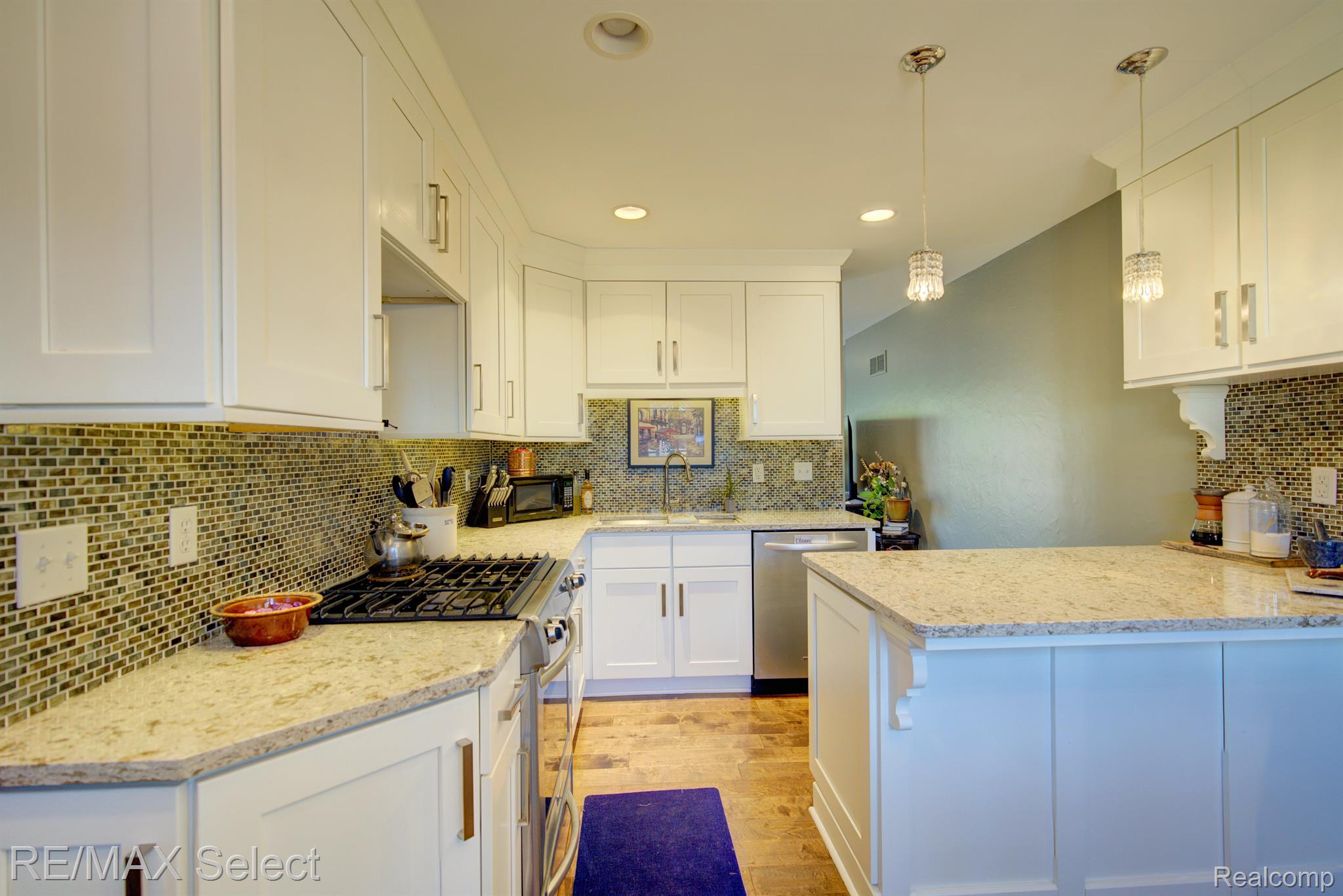 6306 LAURENTIAN Court