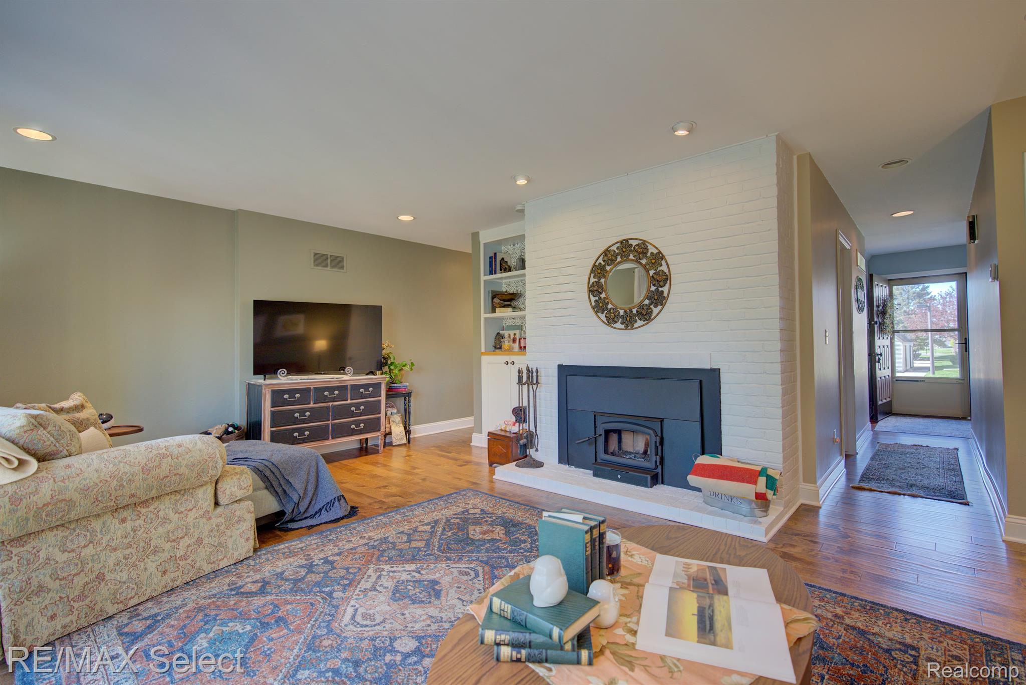 6306 LAURENTIAN Court