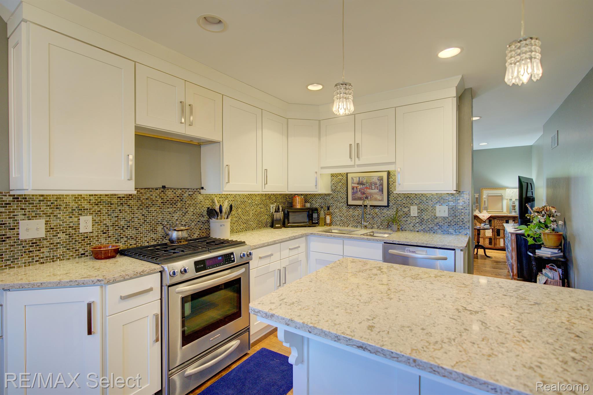 6306 LAURENTIAN Court