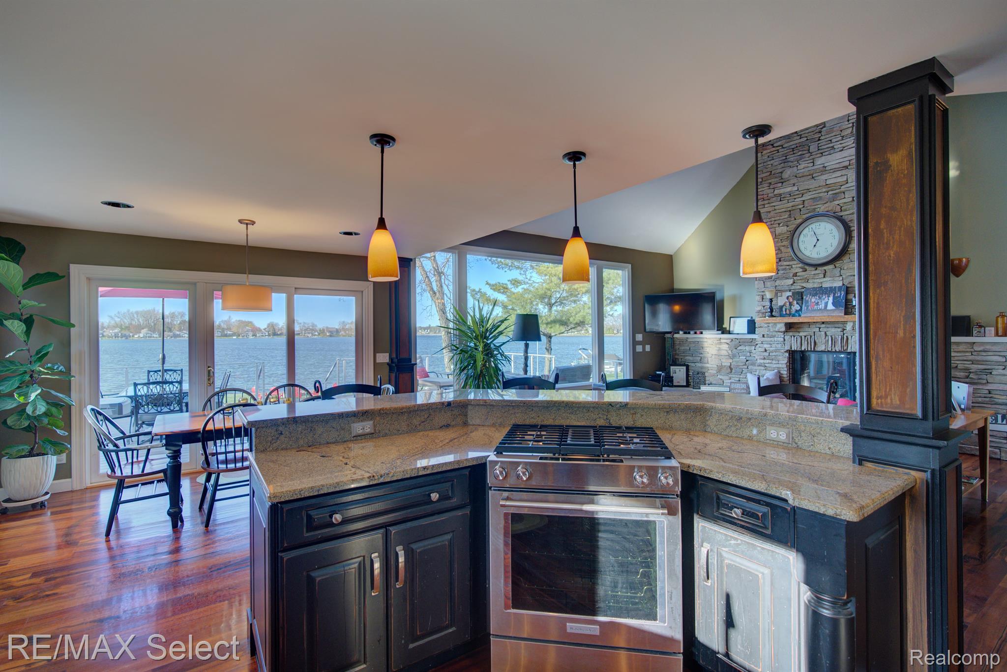 2486 CRANEWOOD Drive
