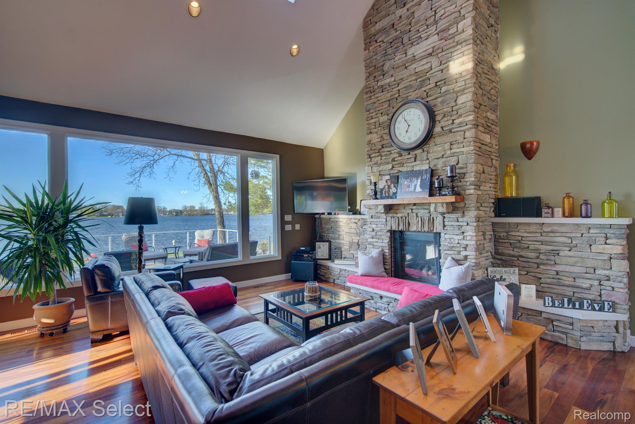 2486 CRANEWOOD Drive
