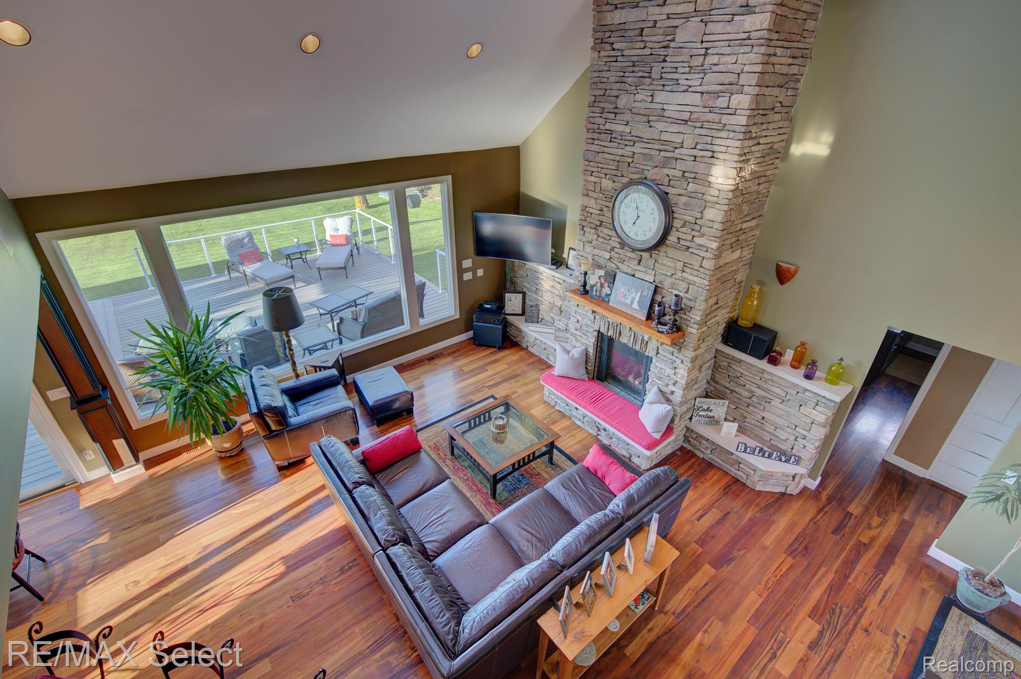 2486 CRANEWOOD Drive