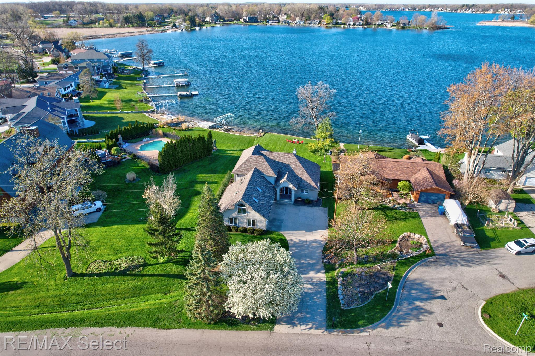 2486 CRANEWOOD Drive