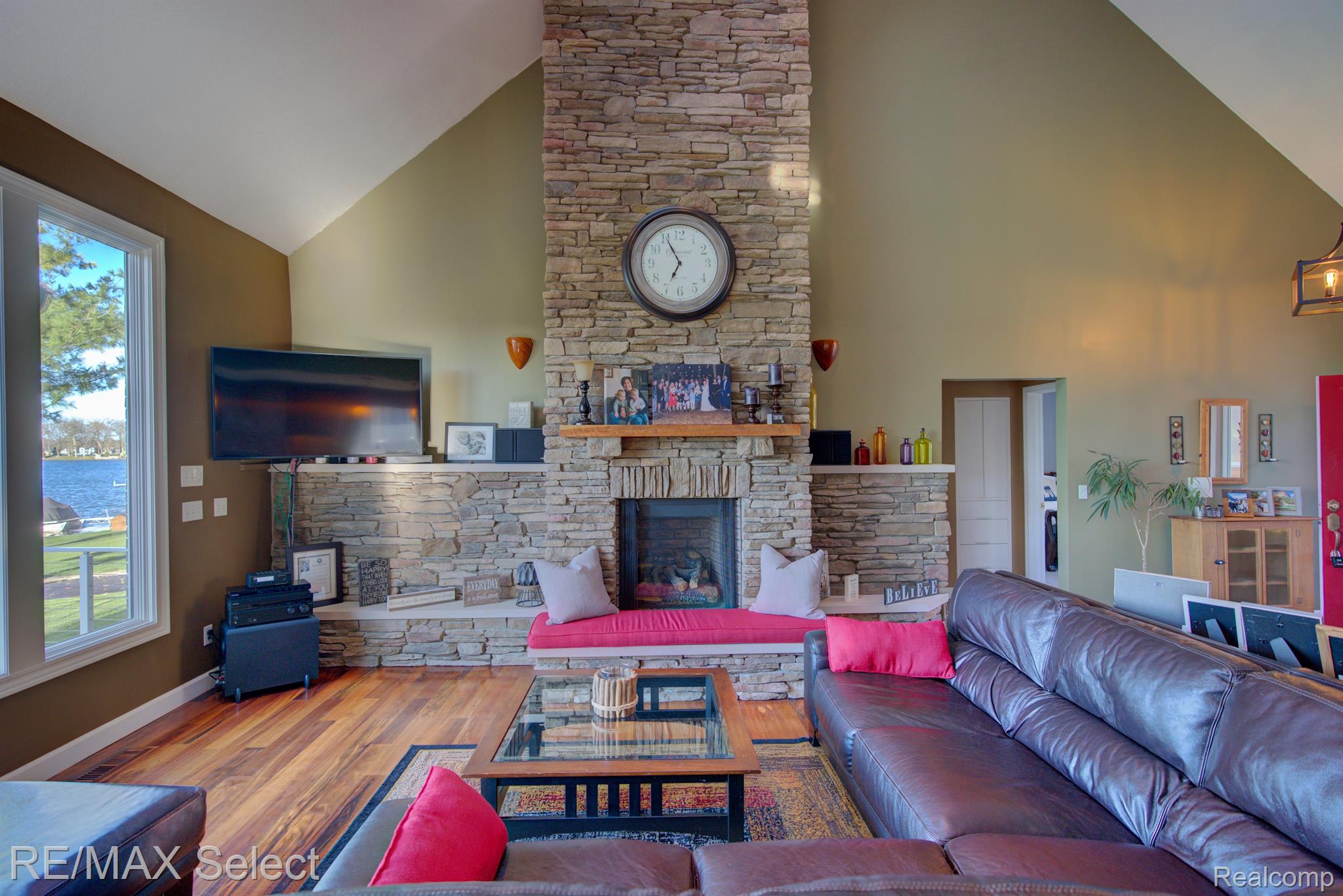 2486 CRANEWOOD Drive