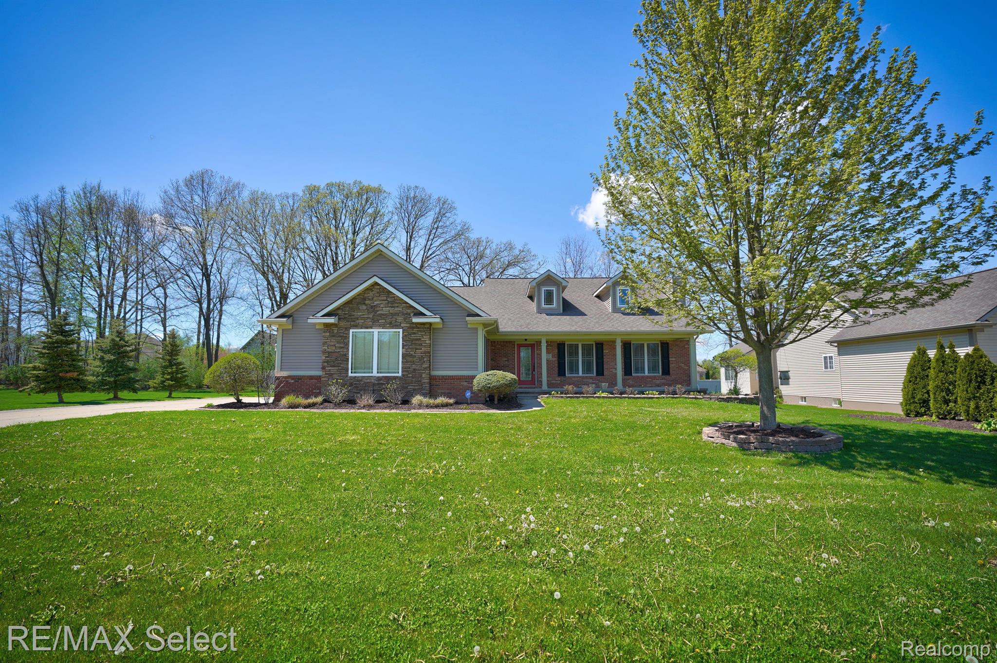 9232 HIDDEN OAKS Drive
