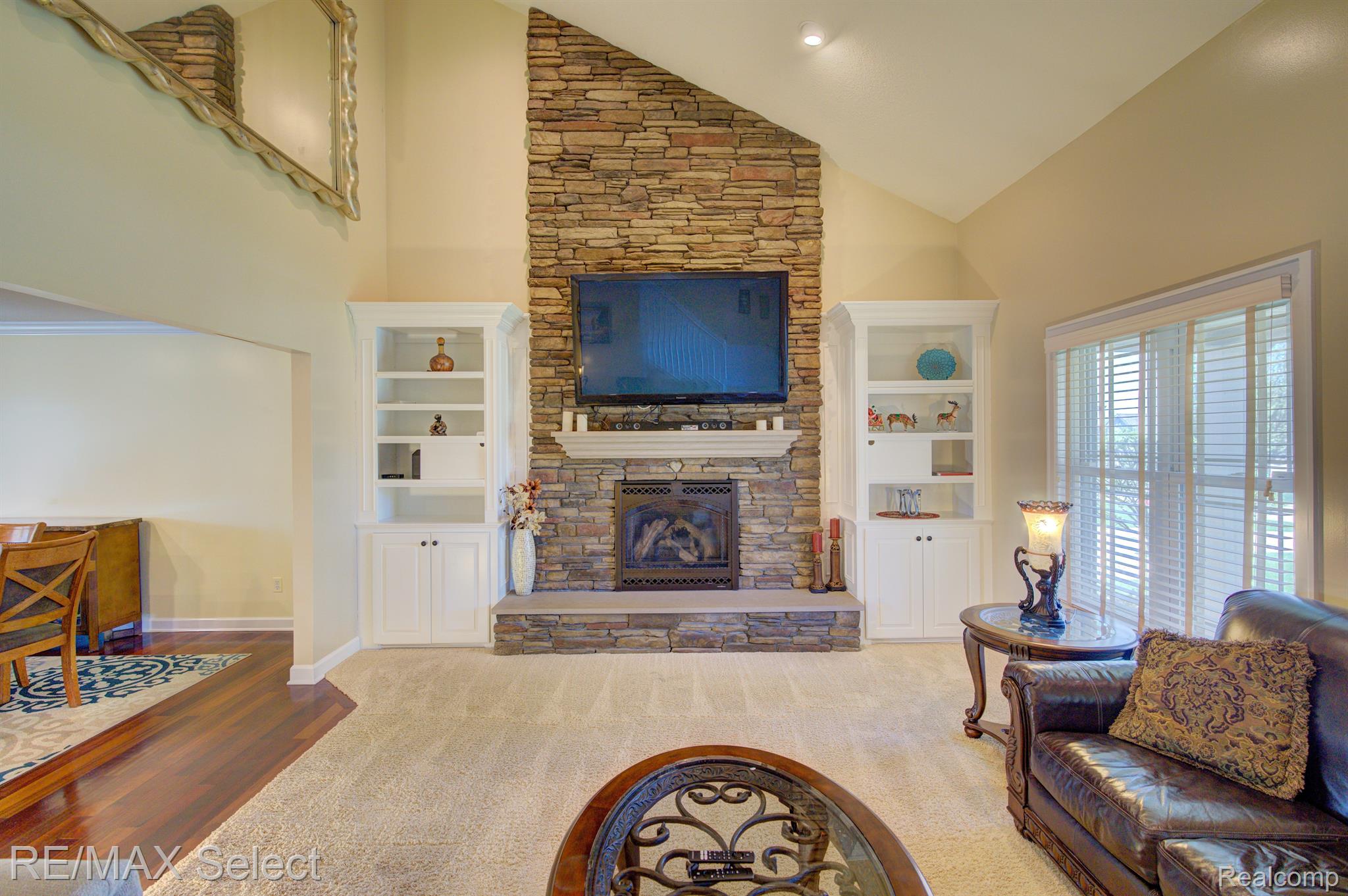 9232 HIDDEN OAKS Drive