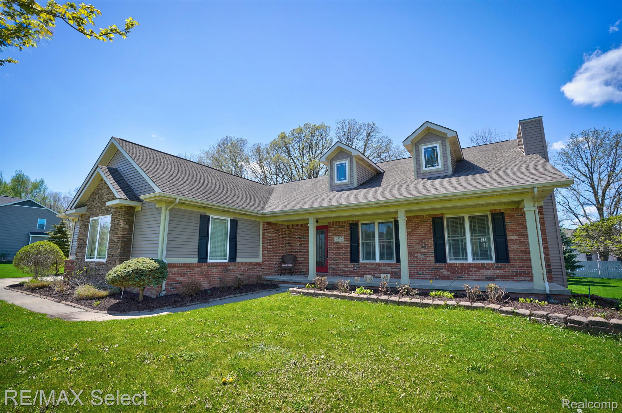 9232 HIDDEN OAKS Drive