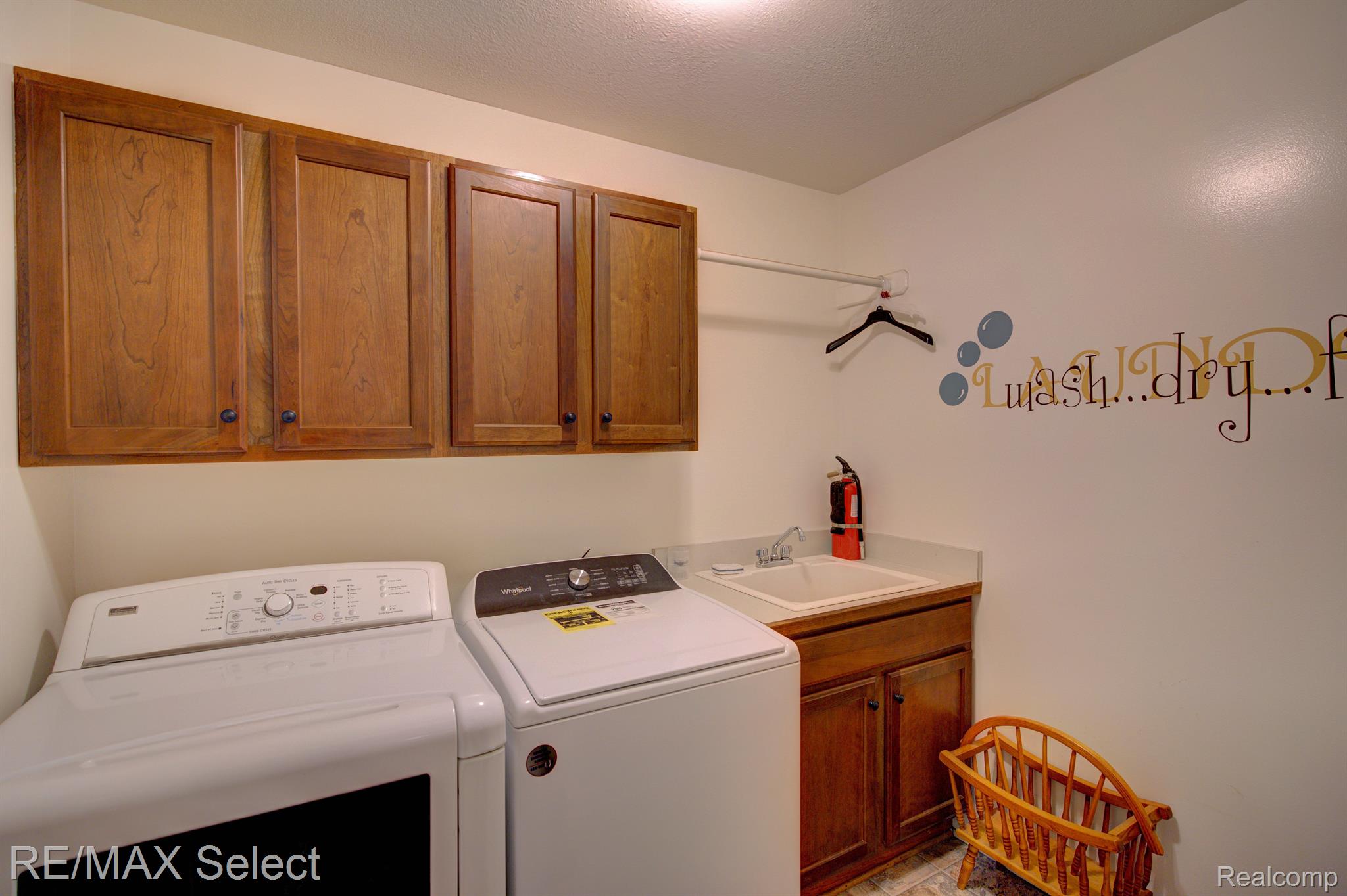 9232 HIDDEN OAKS Drive