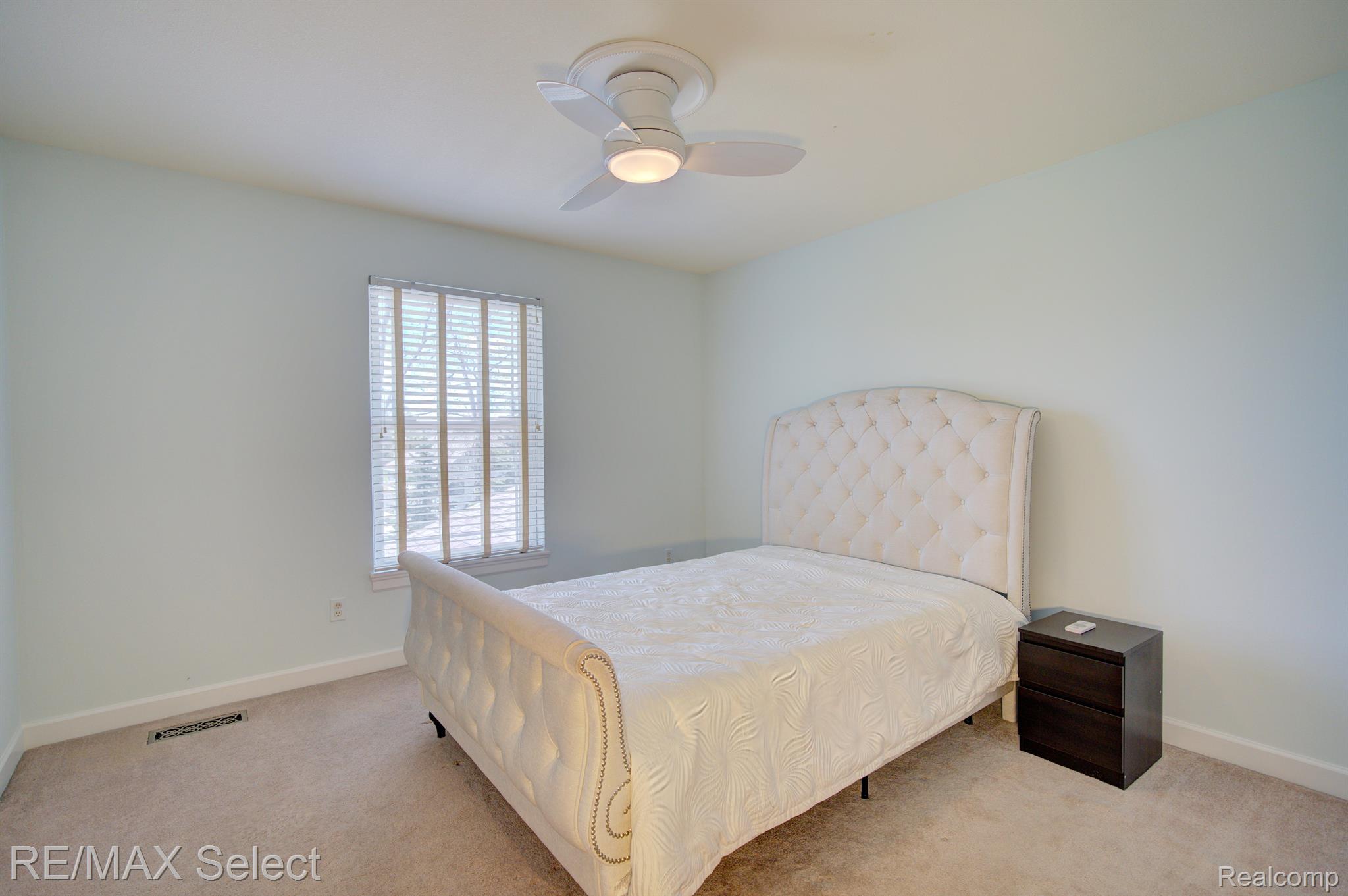 9232 HIDDEN OAKS Drive