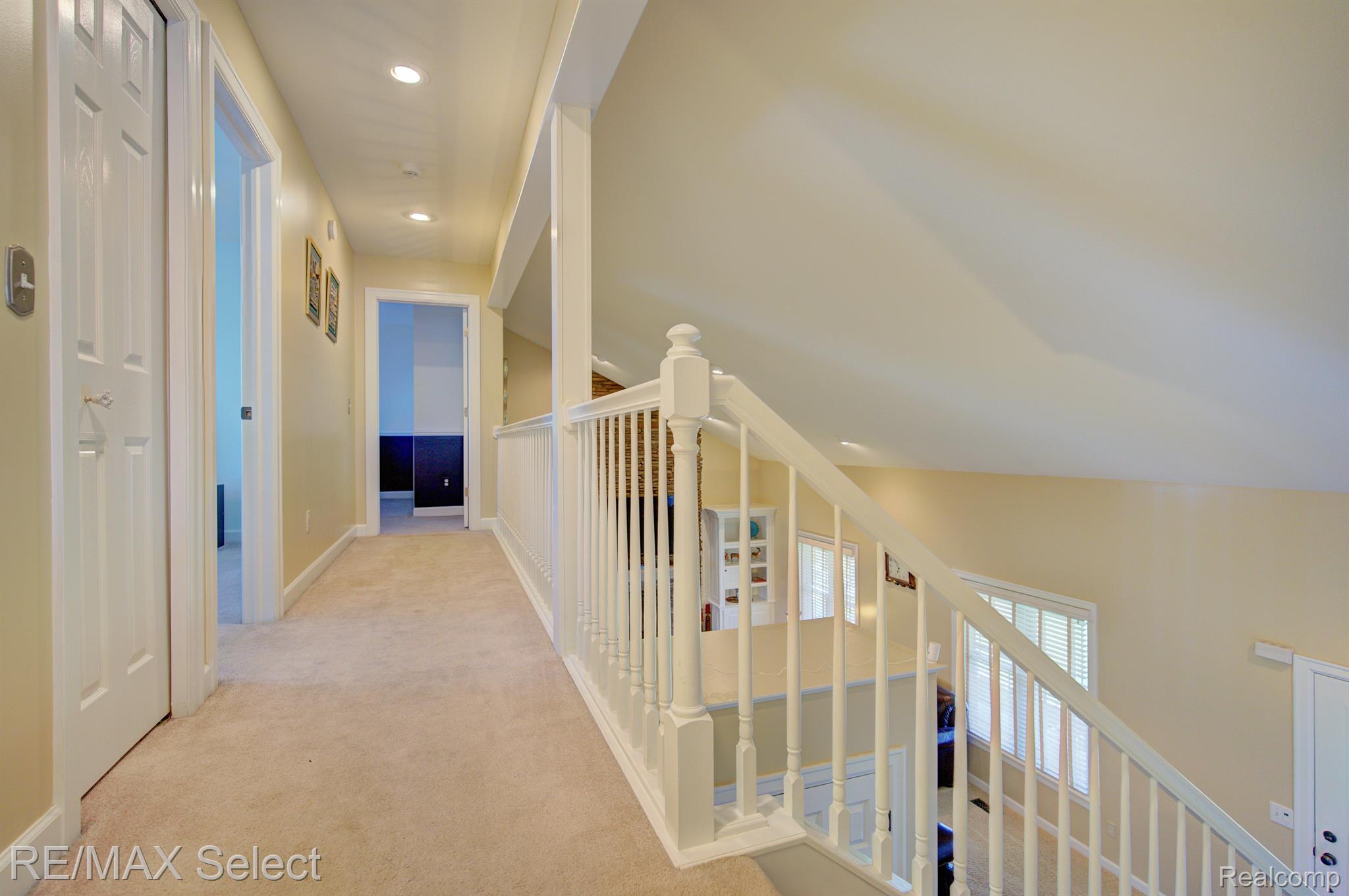 9232 HIDDEN OAKS Drive